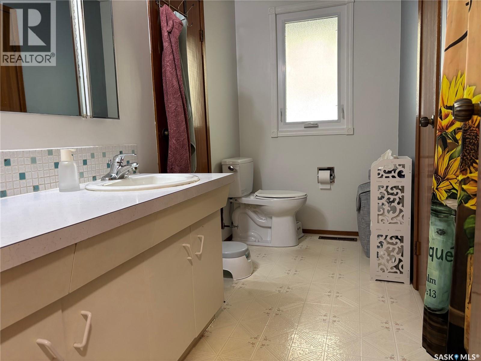 8 Whyte Place, Swift Current, Saskatchewan S9H 1P8 - Photo 7 - SK044281
