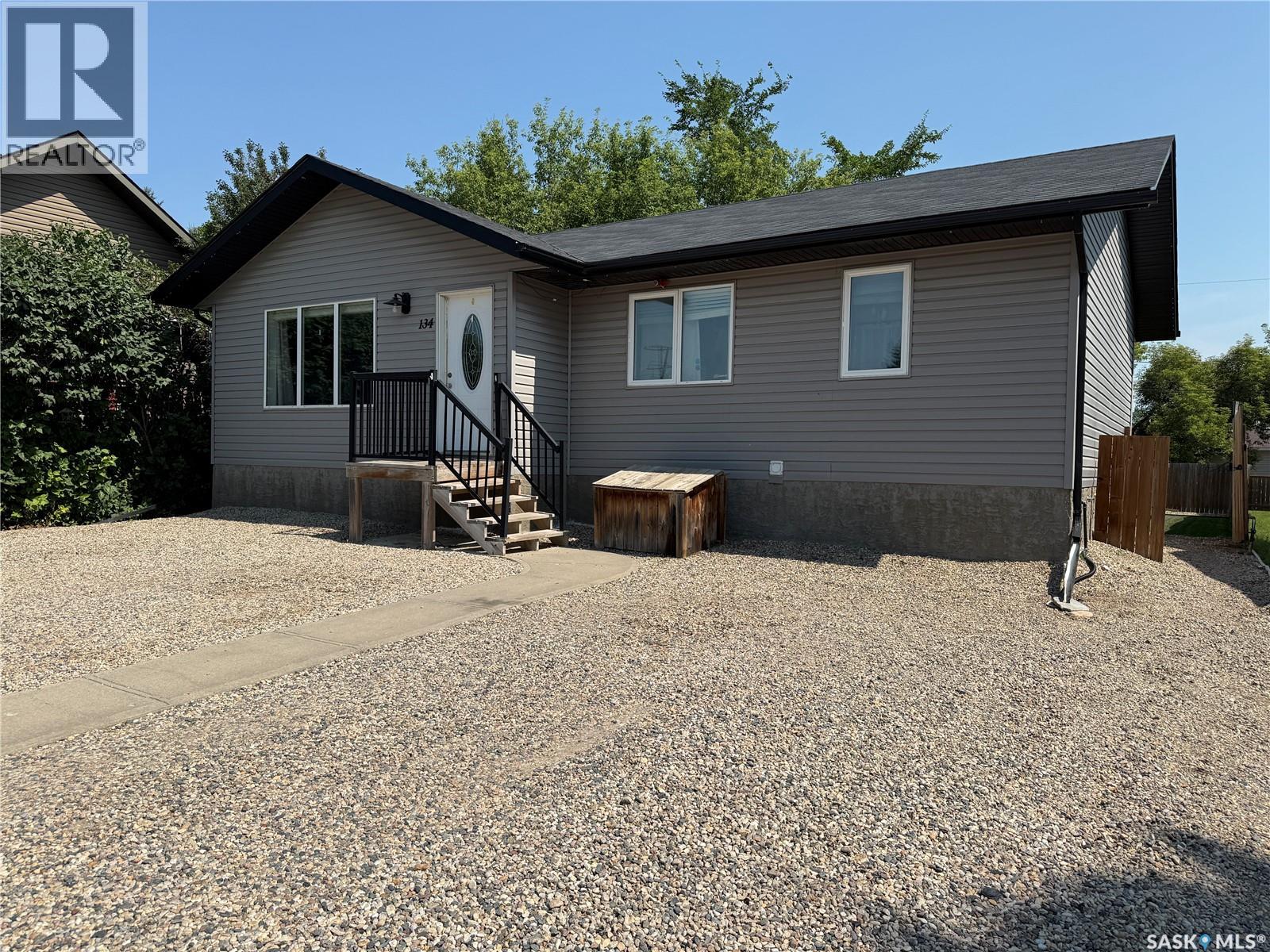 134 10th Street, Humboldt, Saskatchewan S0K 2A0 - Photo 3 - SK044261