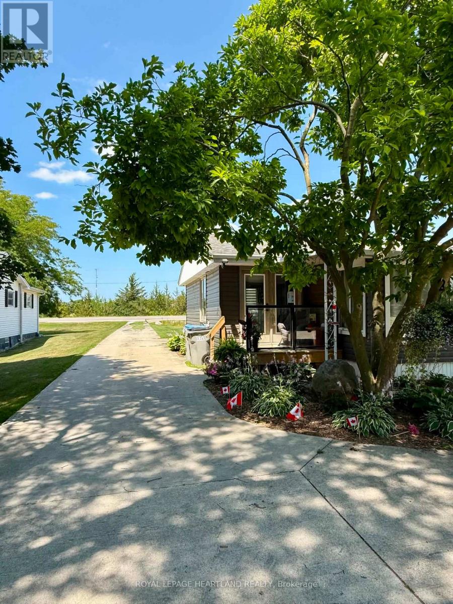 315 Main Street, Lambton Shores, Ontario  N0M 2N0 - Photo 13 - X13628670