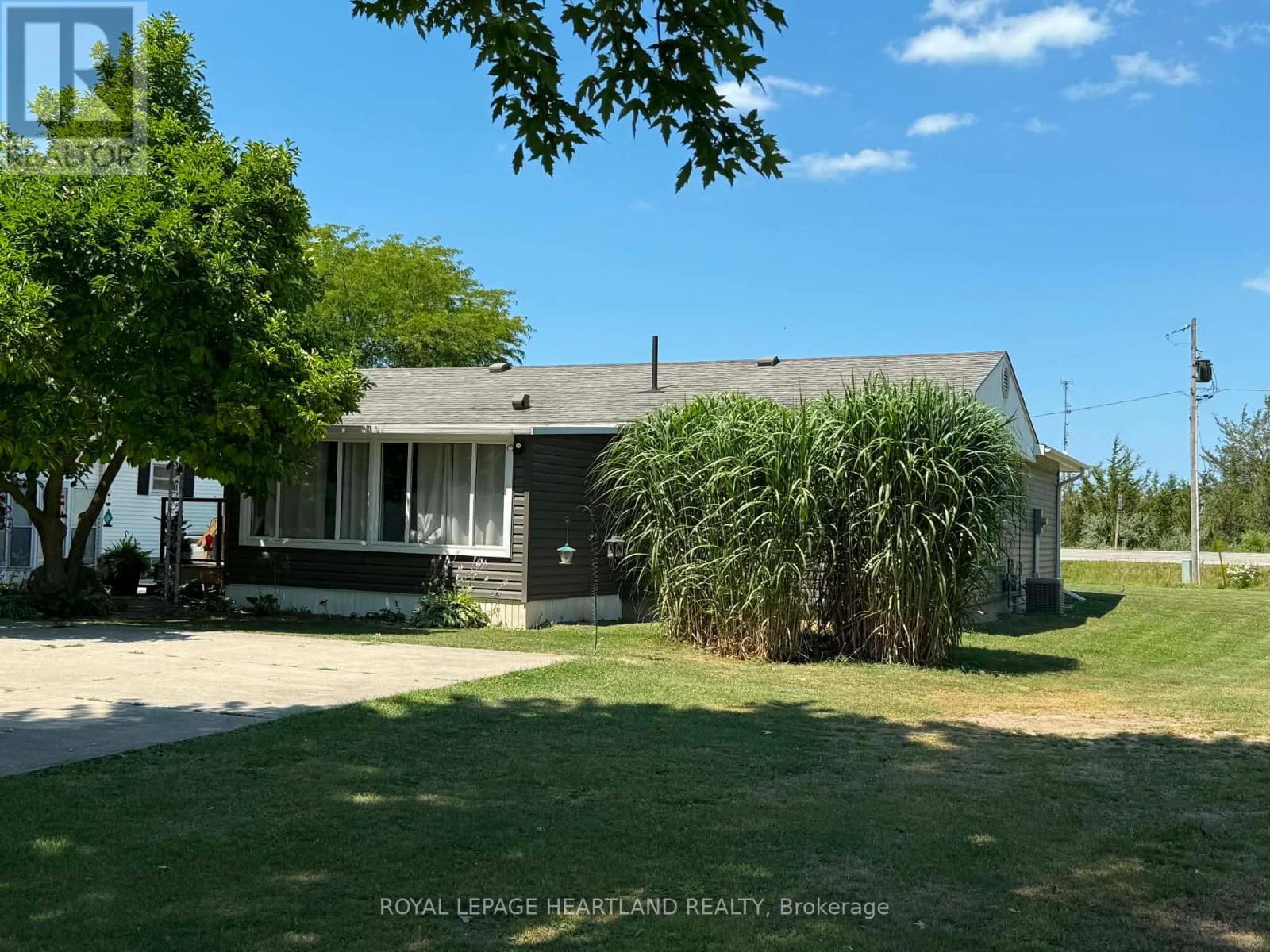 315 Main Street, Lambton Shores, Ontario  N0M 2N0 - Photo 4 - X13628670