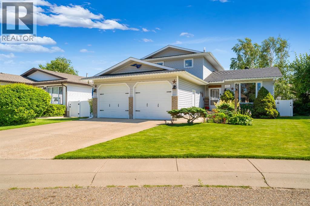 1630 31 Street SE, Medicine Hat, Alberta  T1A 8J8 - Photo 2 - A2326710