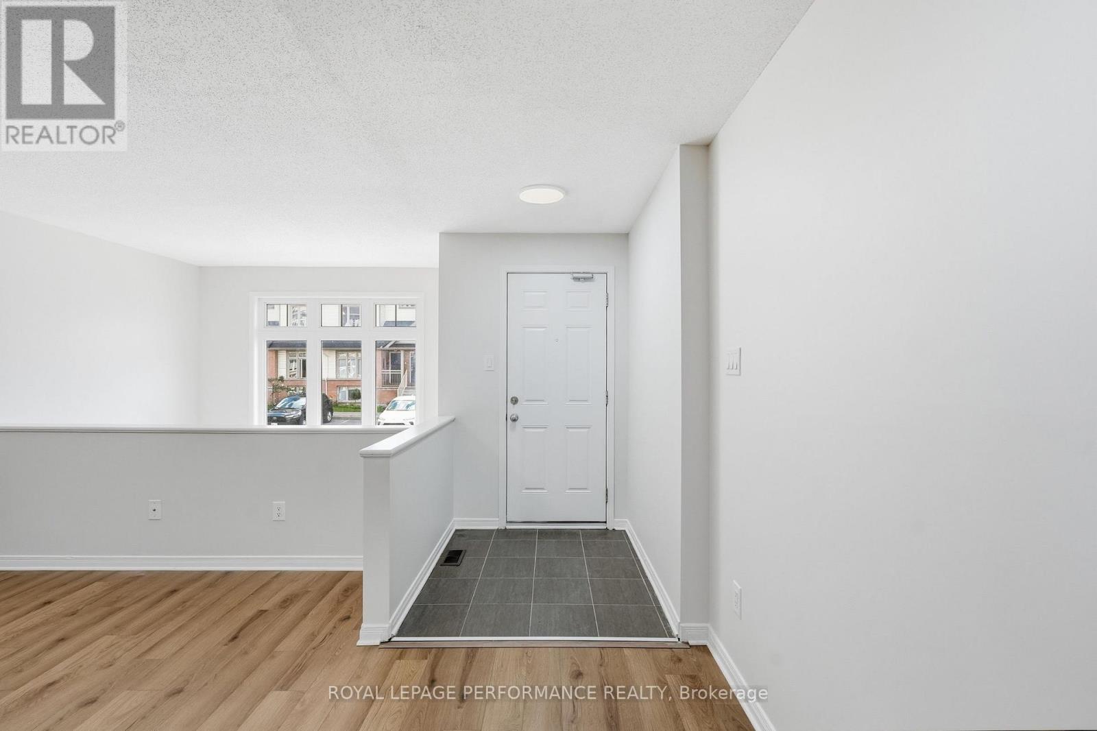 322 Galston Private, Ottawa, Ontario K1W 0G3 - Photo 3 - X13628690