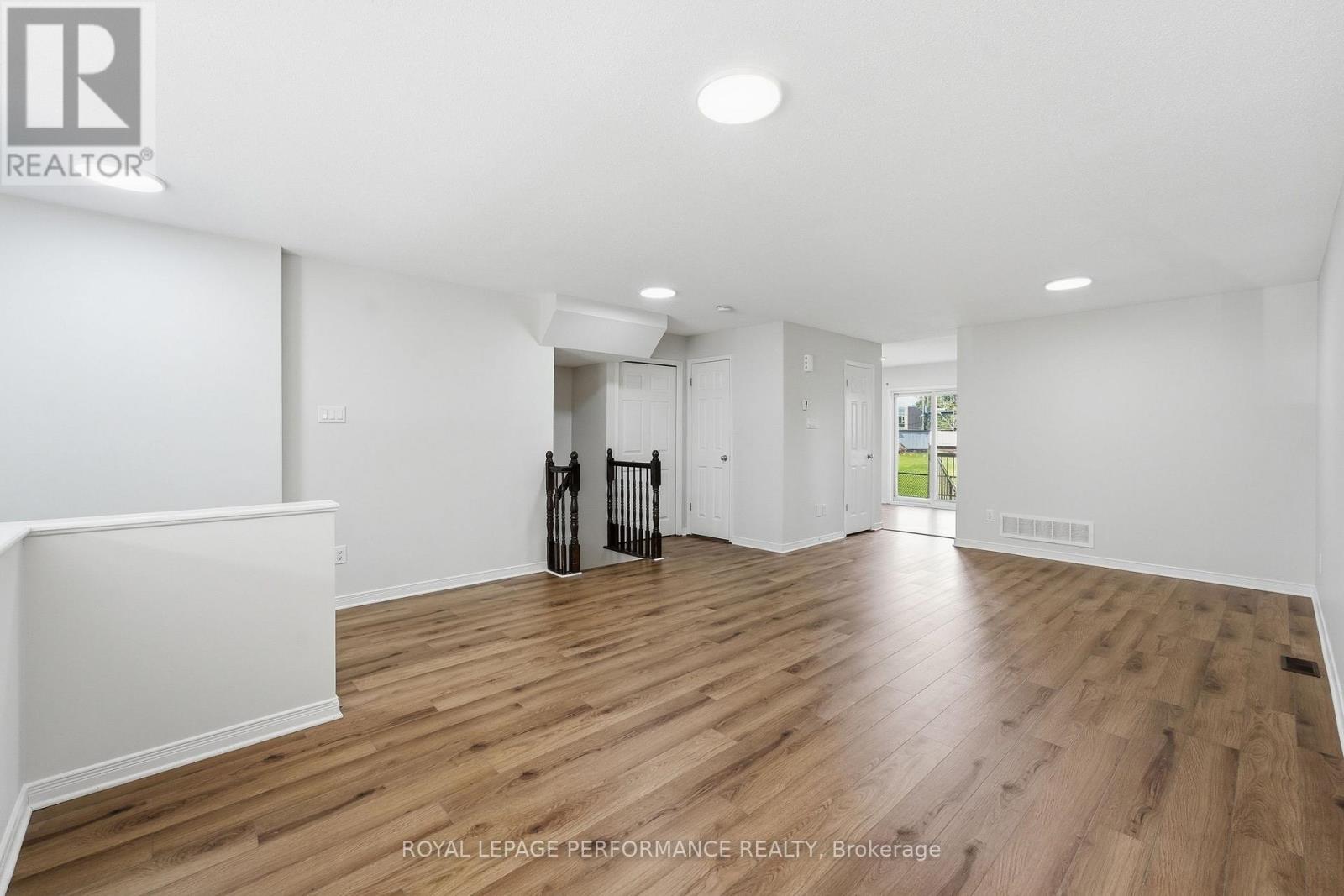 322 Galston Private, Ottawa, Ontario K1W 0G3 - Photo 4 - X13628690