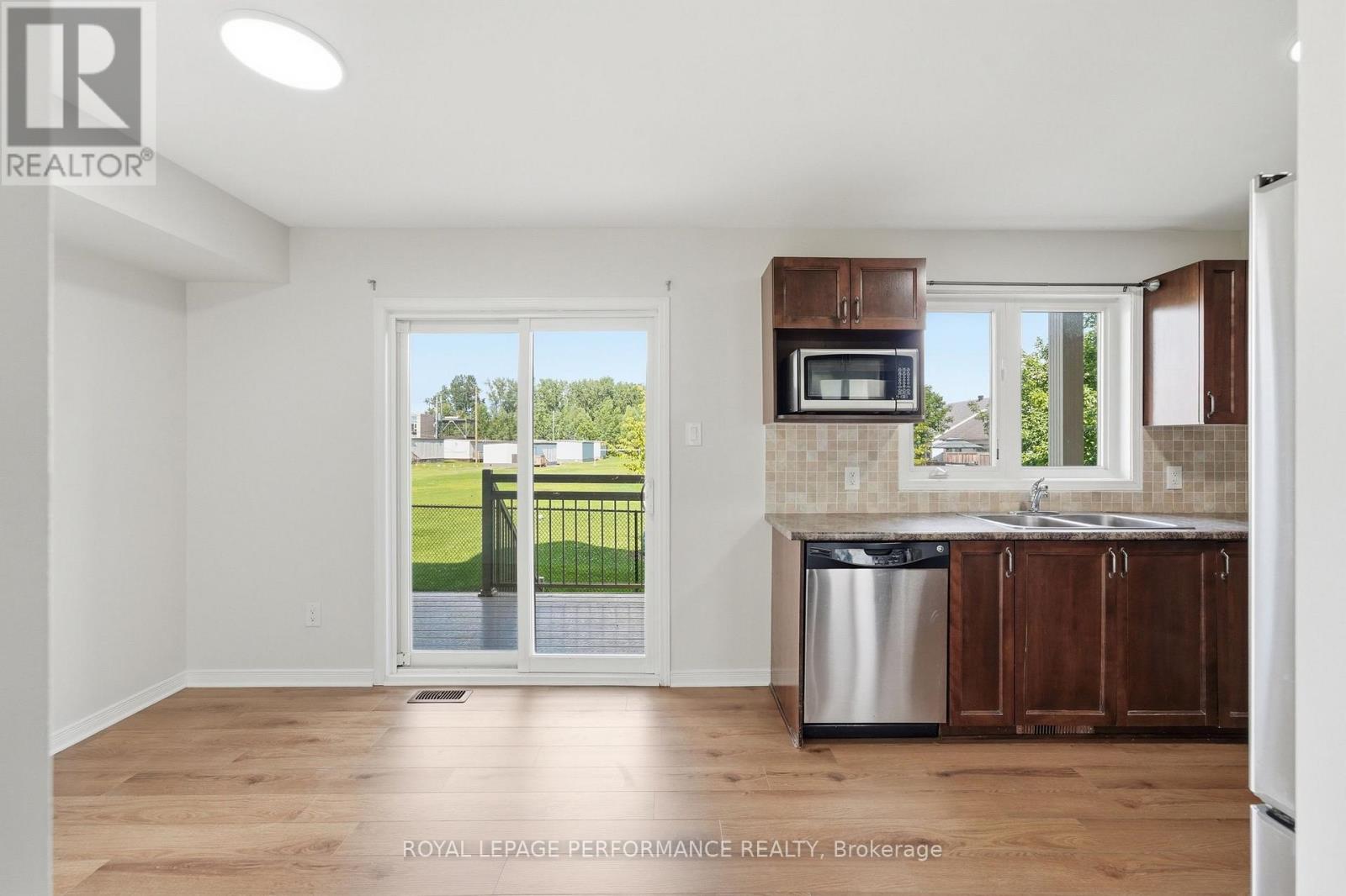 322 Galston Private, Ottawa, Ontario K1W 0G3 - Photo 6 - X13628690