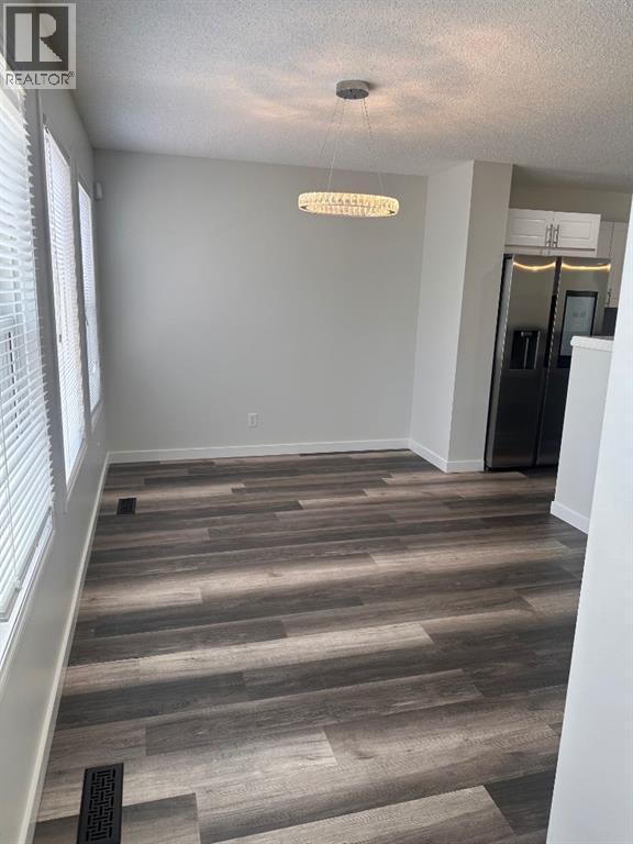 78 Crystal Shores Heights, Okotoks, Alberta  T1S 2K9 - Photo 7 - A2318337