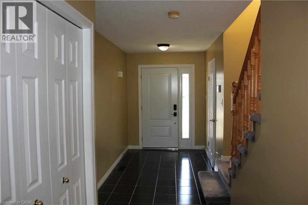 184 Northampton Crescent Unit# B, Waterloo, Ontario  N2T 2M5 - Photo 2 - 40852762