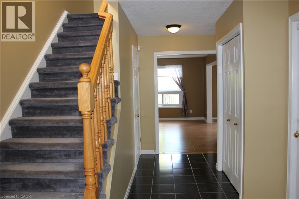 184 Northampton Crescent Unit# B, Waterloo, Ontario  N2T 2M5 - Photo 3 - 40852762