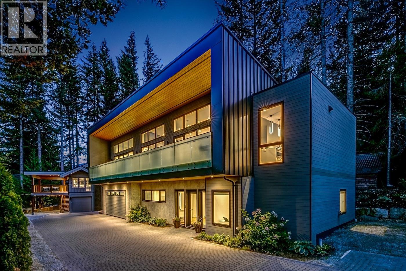 8224 ALPINE WAY, Whistler, British Columbia