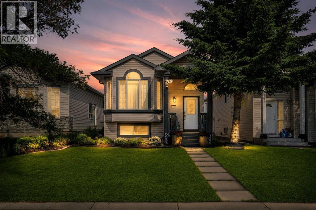 7237 Laguna Way NE, Calgary, Alberta