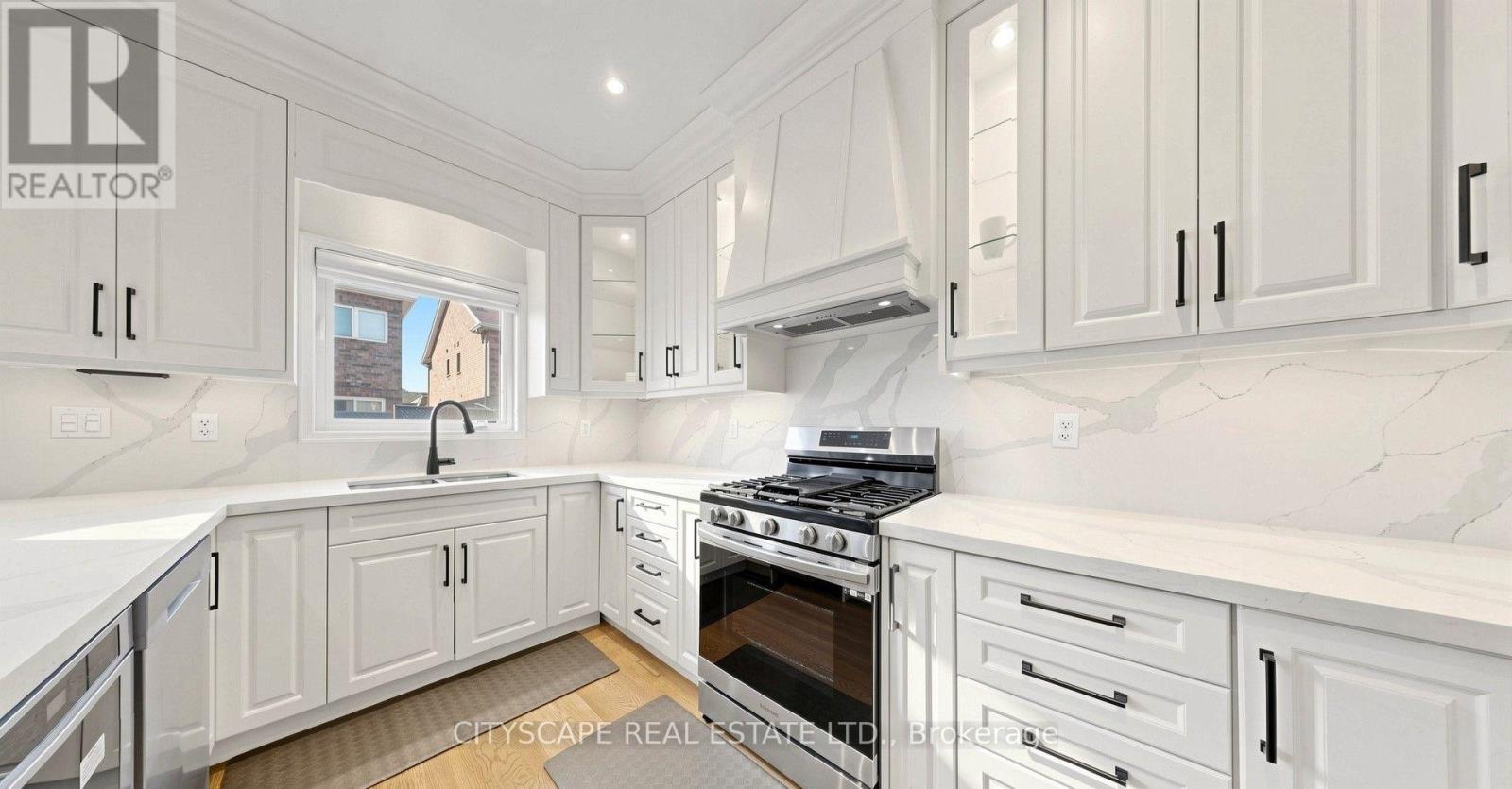 769 White Clover Way, Mississauga, Ontario  L5V 0C2 - Photo 7 - W13625690