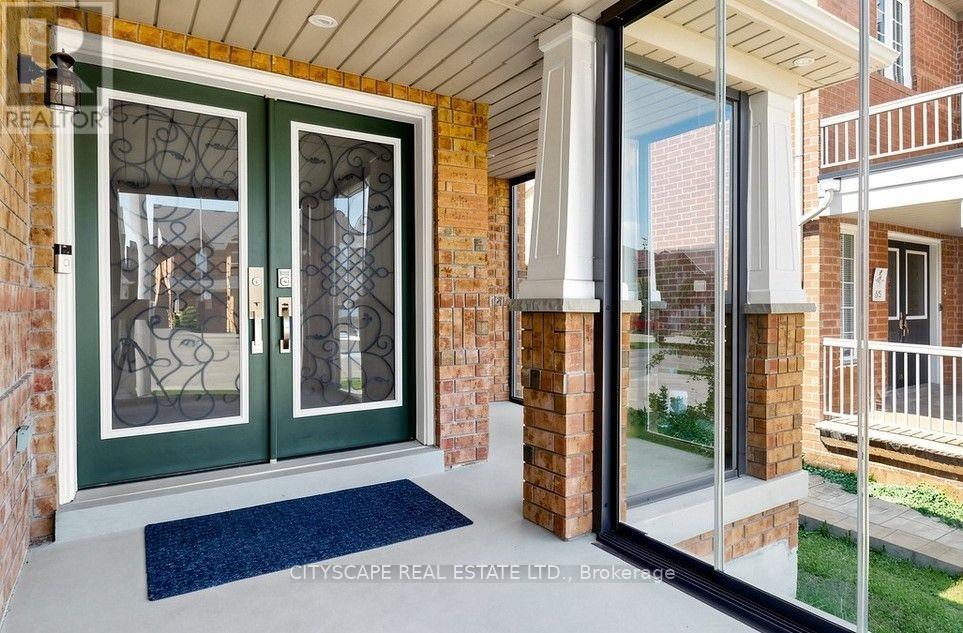 769 White Clover Way, Mississauga, Ontario  L5V 0C2 - Photo 2 - W13625690