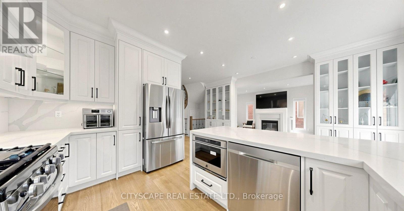 769 White Clover Way, Mississauga, Ontario  L5V 0C2 - Photo 9 - W13625690