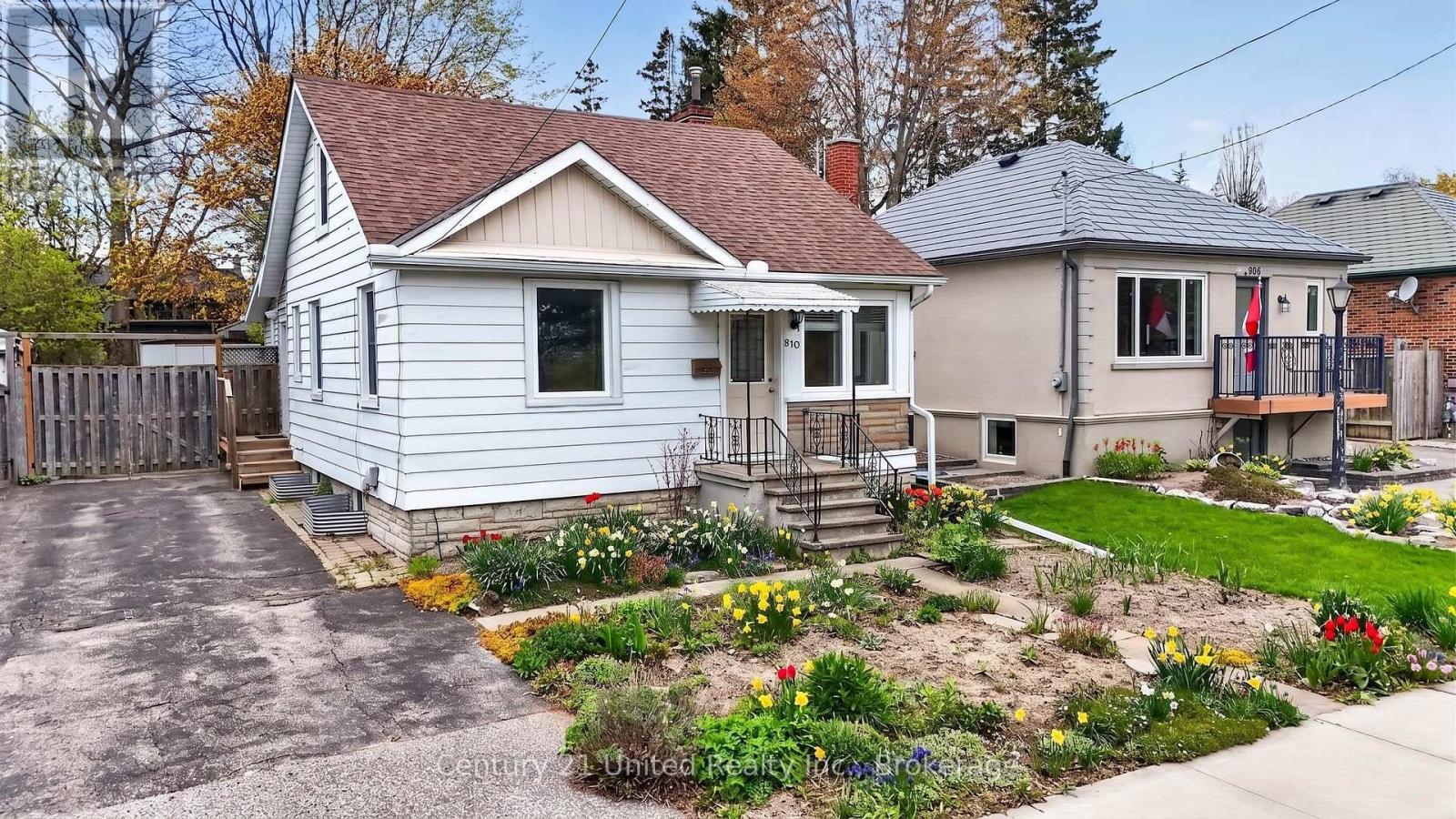 810 BYRON STREET S, Whitby, Ontario