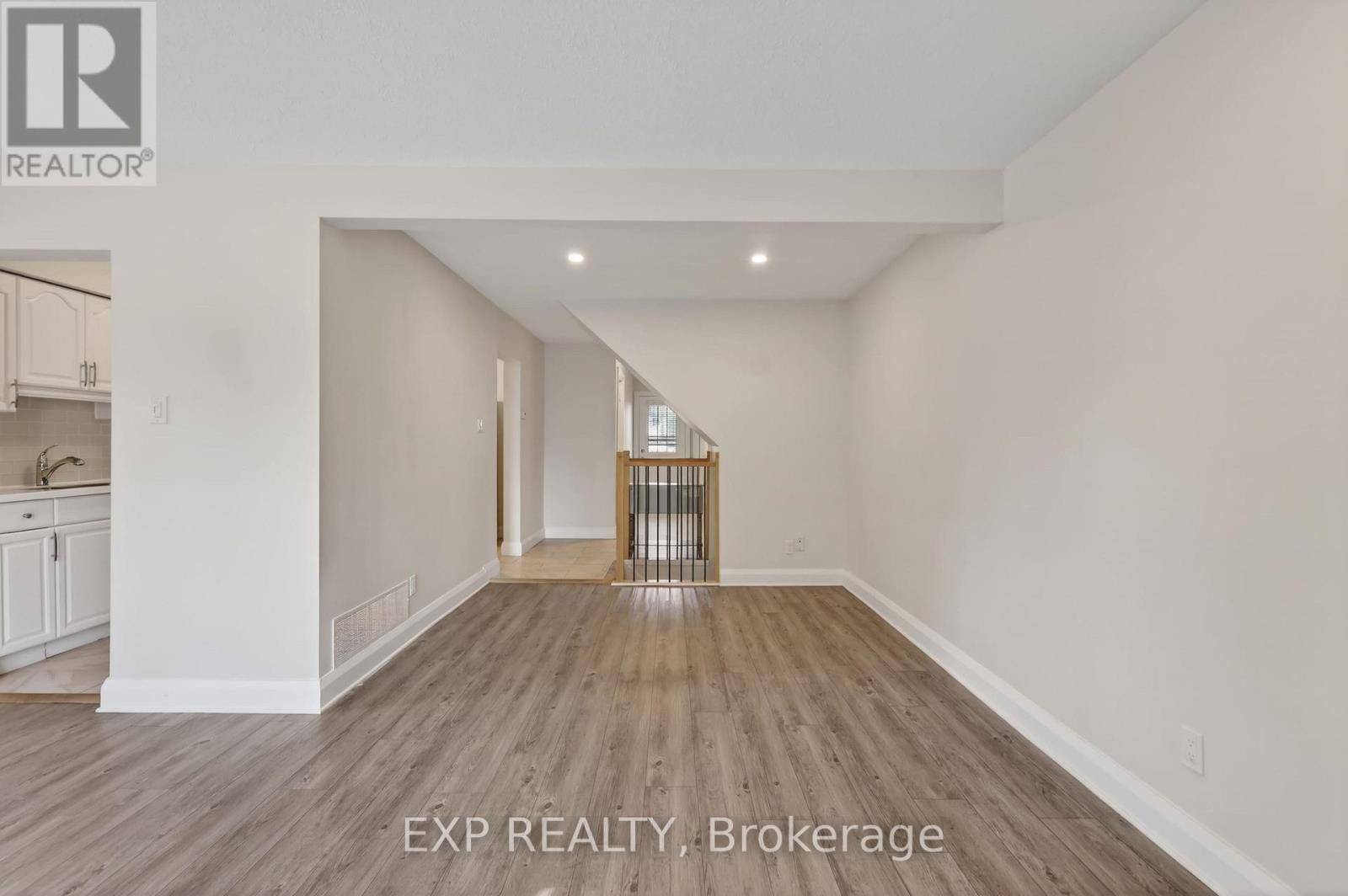 1551 Hoskins Crescent, Ottawa, Ontario K1C 2G3 - Photo 6 - X13628762