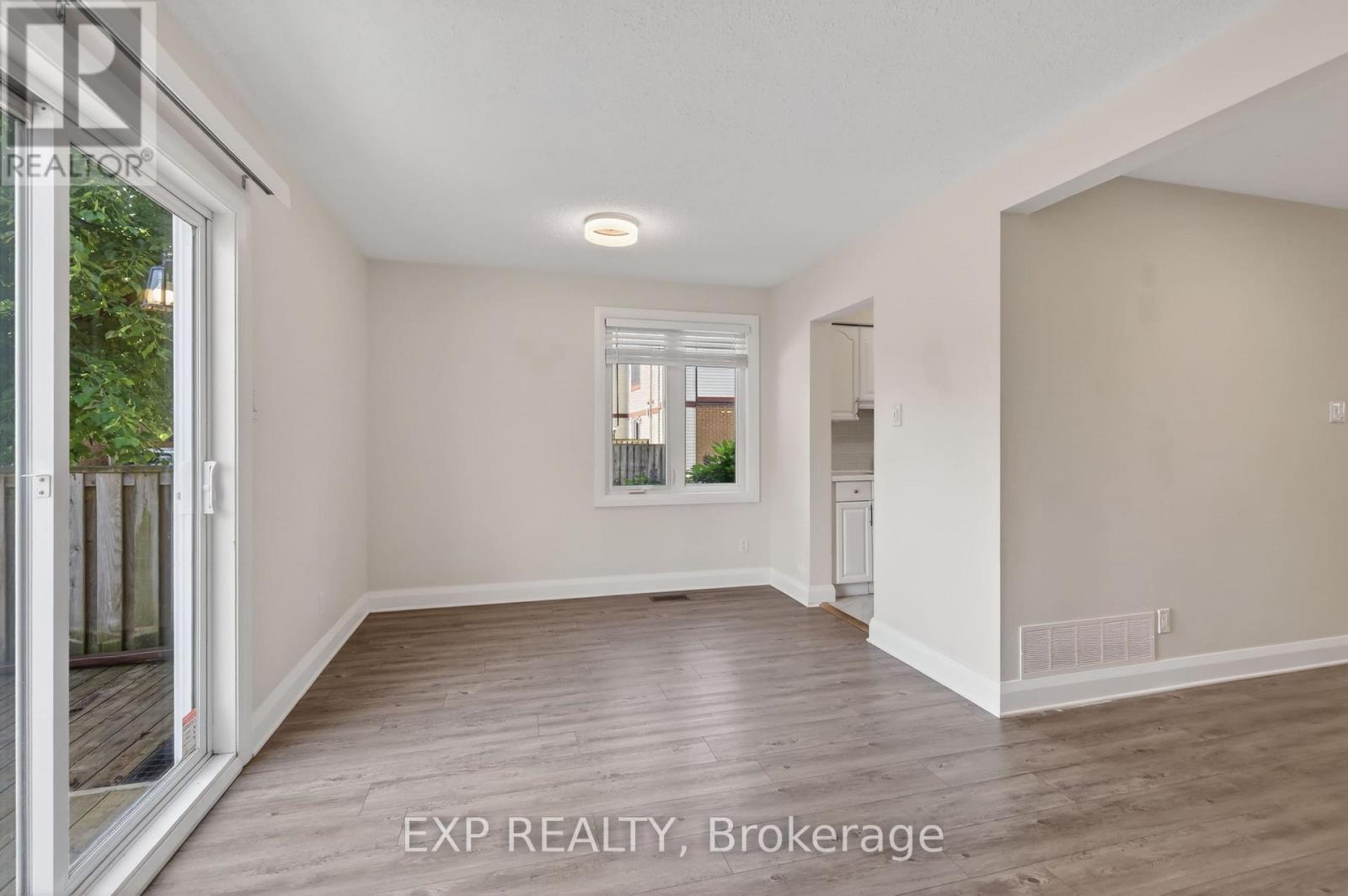 1551 Hoskins Crescent, Ottawa, Ontario K1C 2G3 - Photo 8 - X13628762