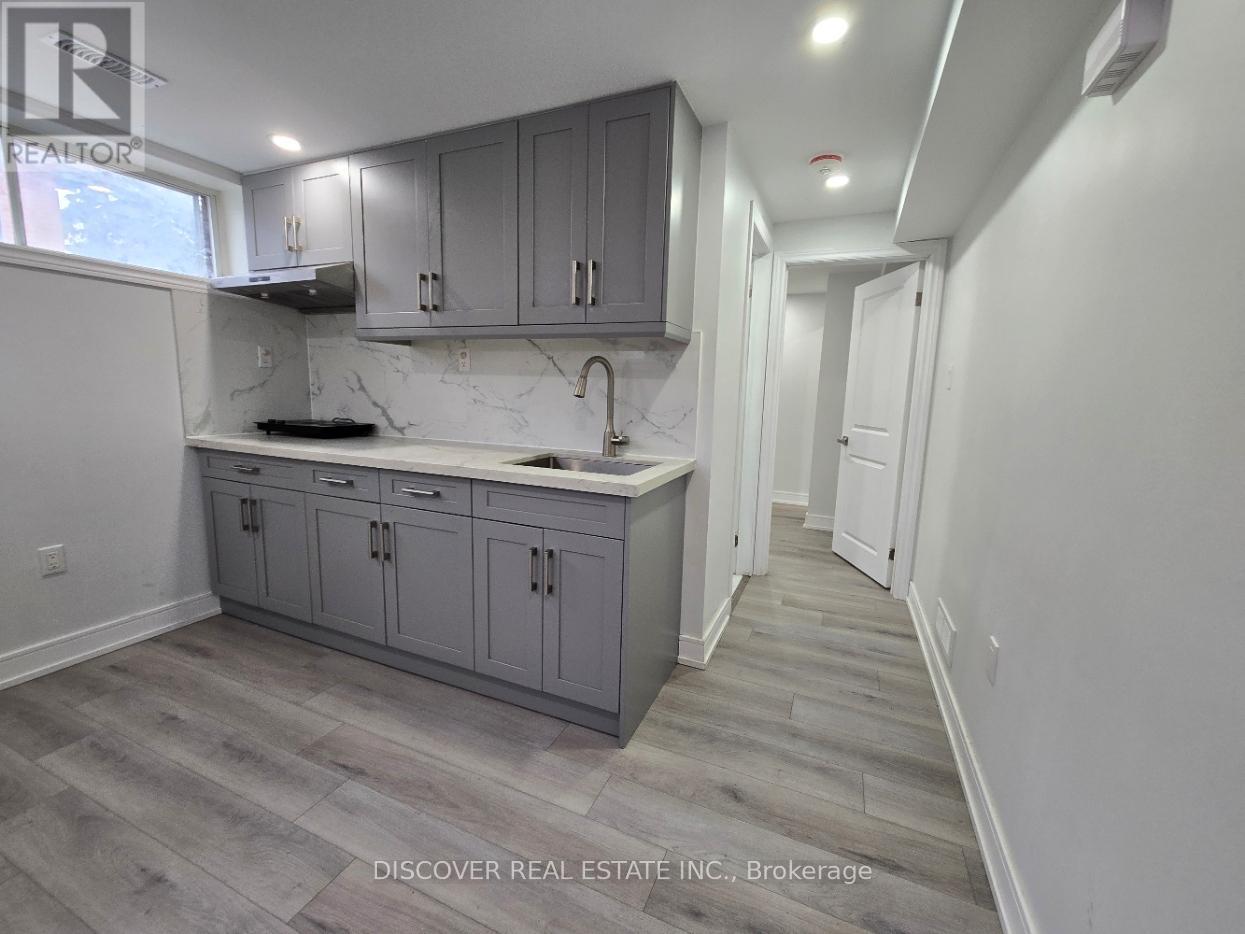 Apartment # 2 - 186 Floradale Drive, Mississauga, Ontario  L5B 1G3 - Photo 5 - W13231356
