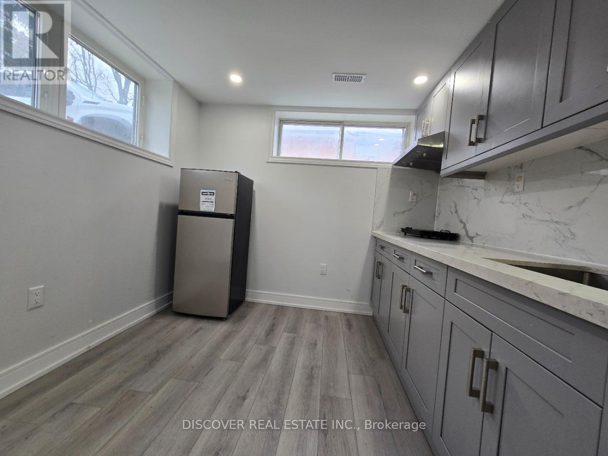 Apartment # 2 - 186 Floradale Drive, Mississauga, Ontario  L5B 1G3 - Photo 7 - W13231356