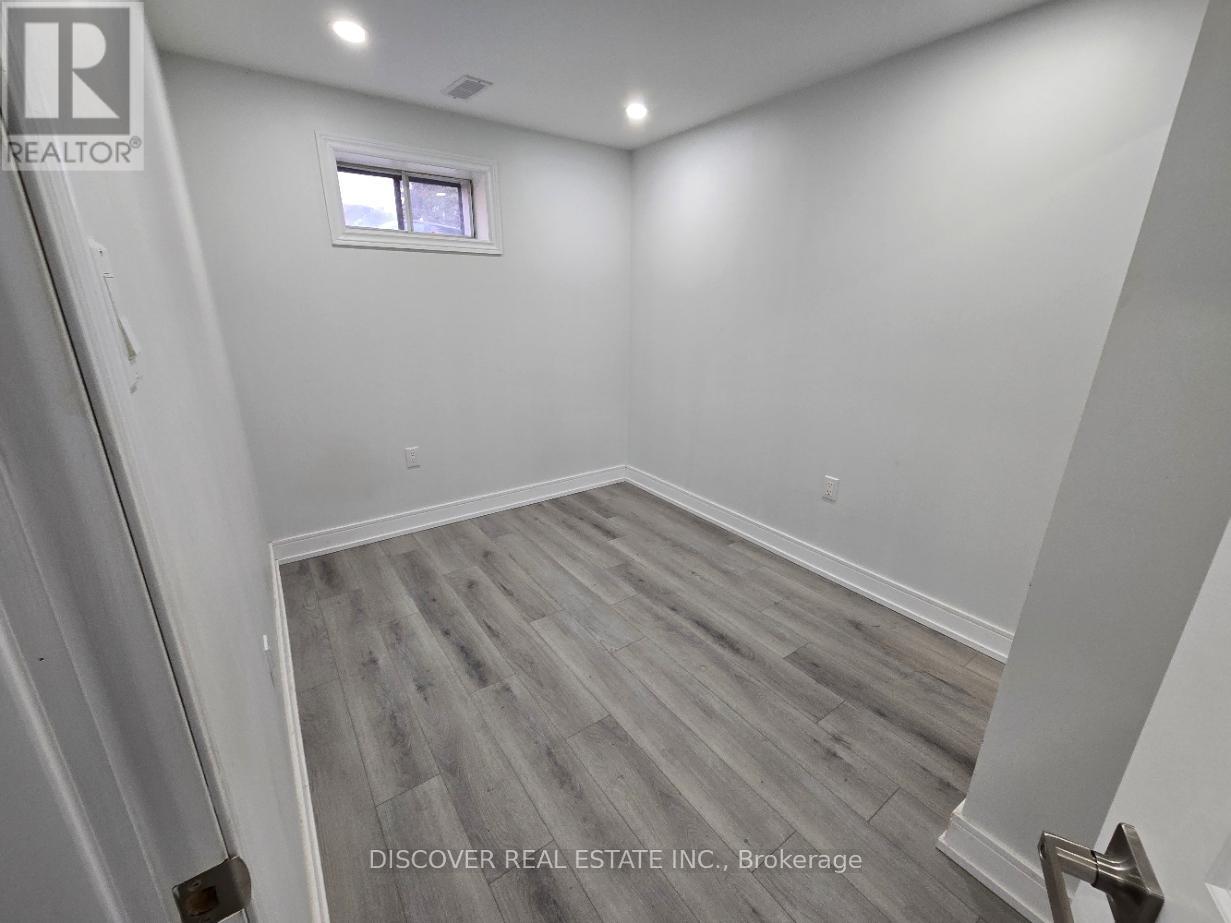 Apartment # 2 - 186 Floradale Drive, Mississauga, Ontario  L5B 1G3 - Photo 2 - W13231356