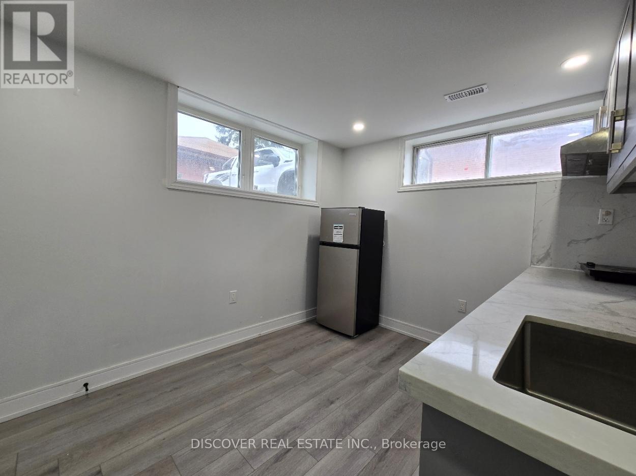 Apartment # 2 - 186 Floradale Drive, Mississauga, Ontario  L5B 1G3 - Photo 6 - W13231356