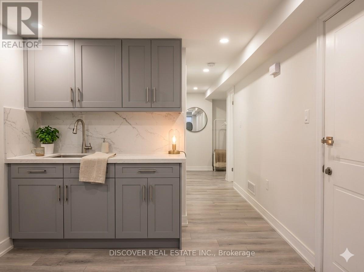 Apartment # 2 - 186 Floradale Drive, Mississauga, Ontario  L5B 1G3 - Photo 8 - W13231356