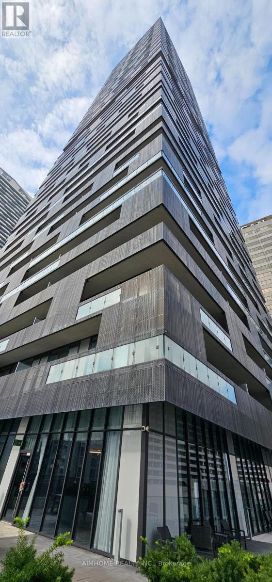 <div class="slider-price">$735,000</div><p>1711 - 8 Eglinton Avenue E, Toronto, Ontario</p>