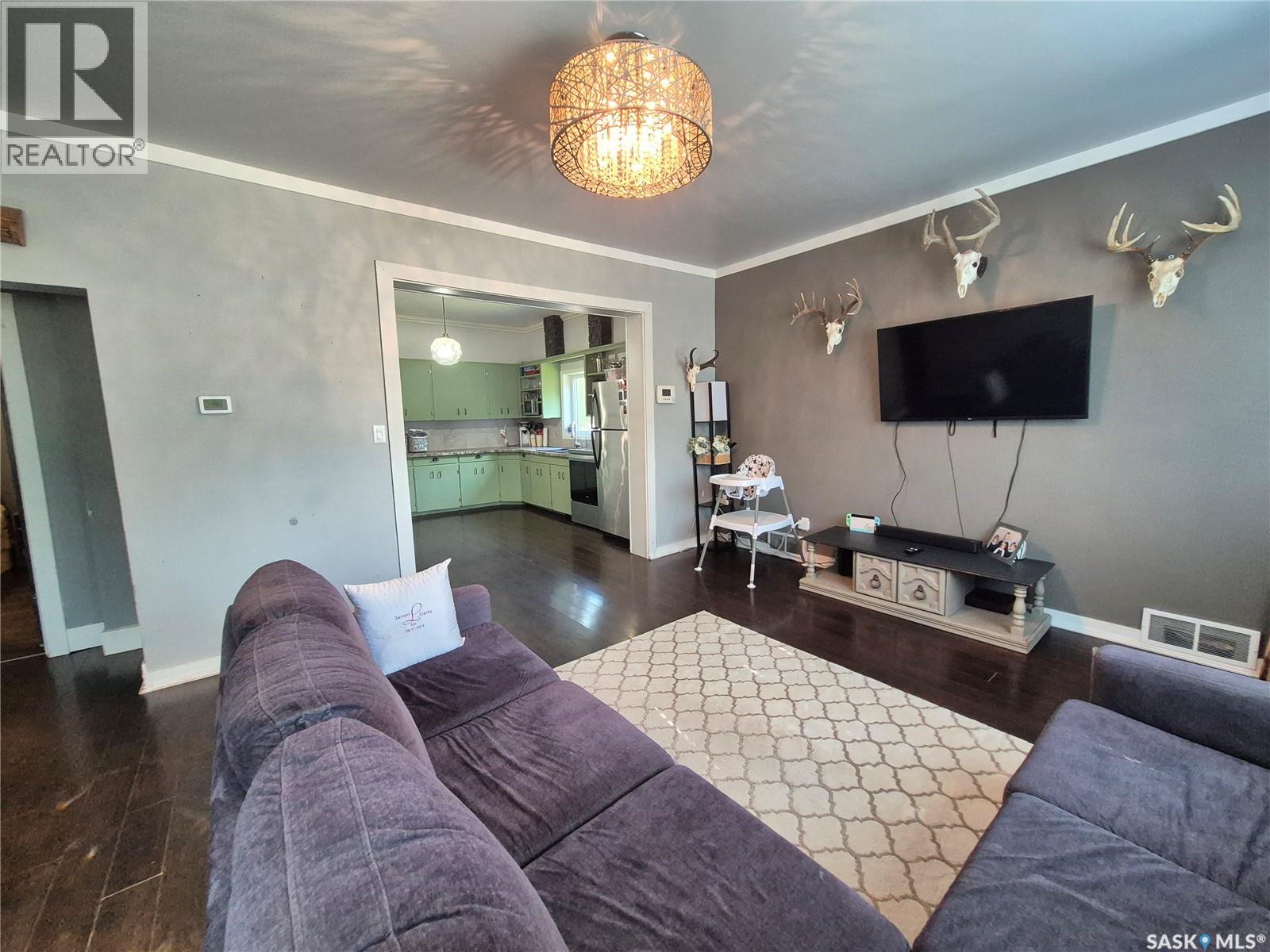729 Bertrand Avenue, Radville, Saskatchewan  S0C 2G0 - Photo 3 - SK044268
