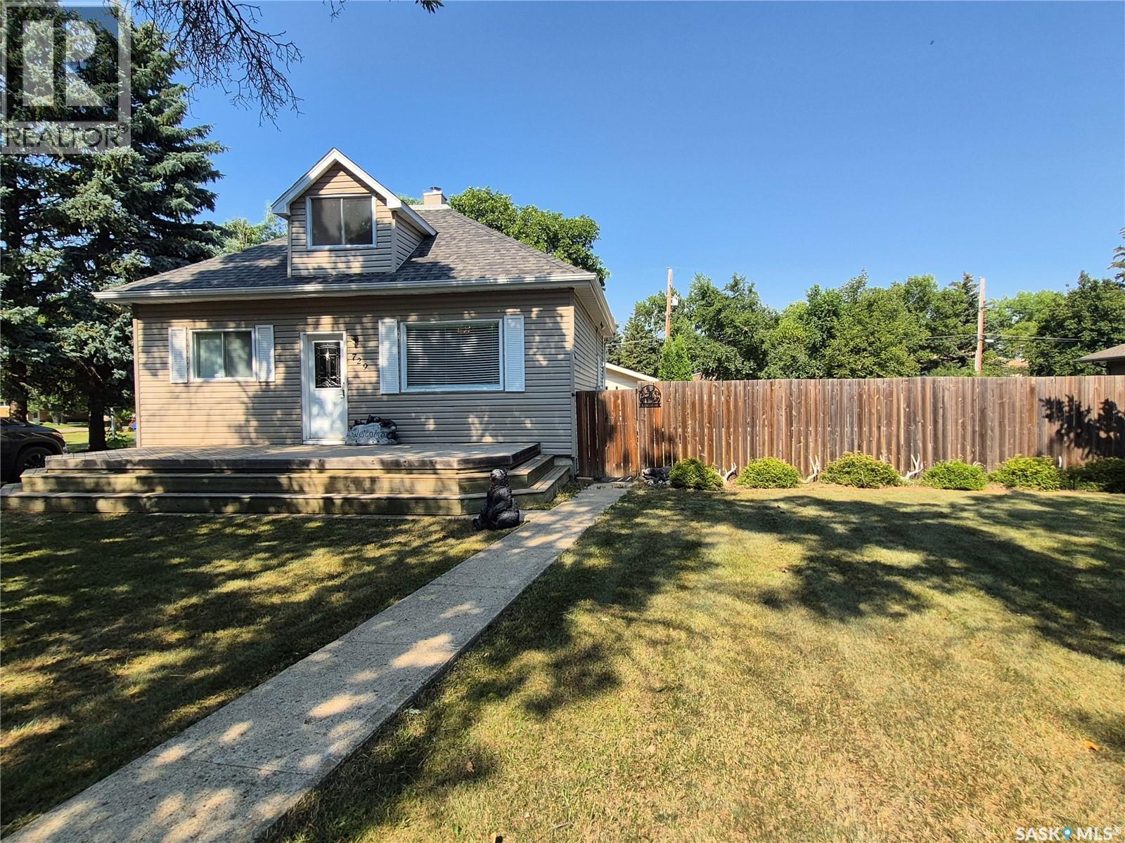 729 Bertrand Avenue, Radville, Saskatchewan  S0C 2G0 - Photo 42 - SK044268