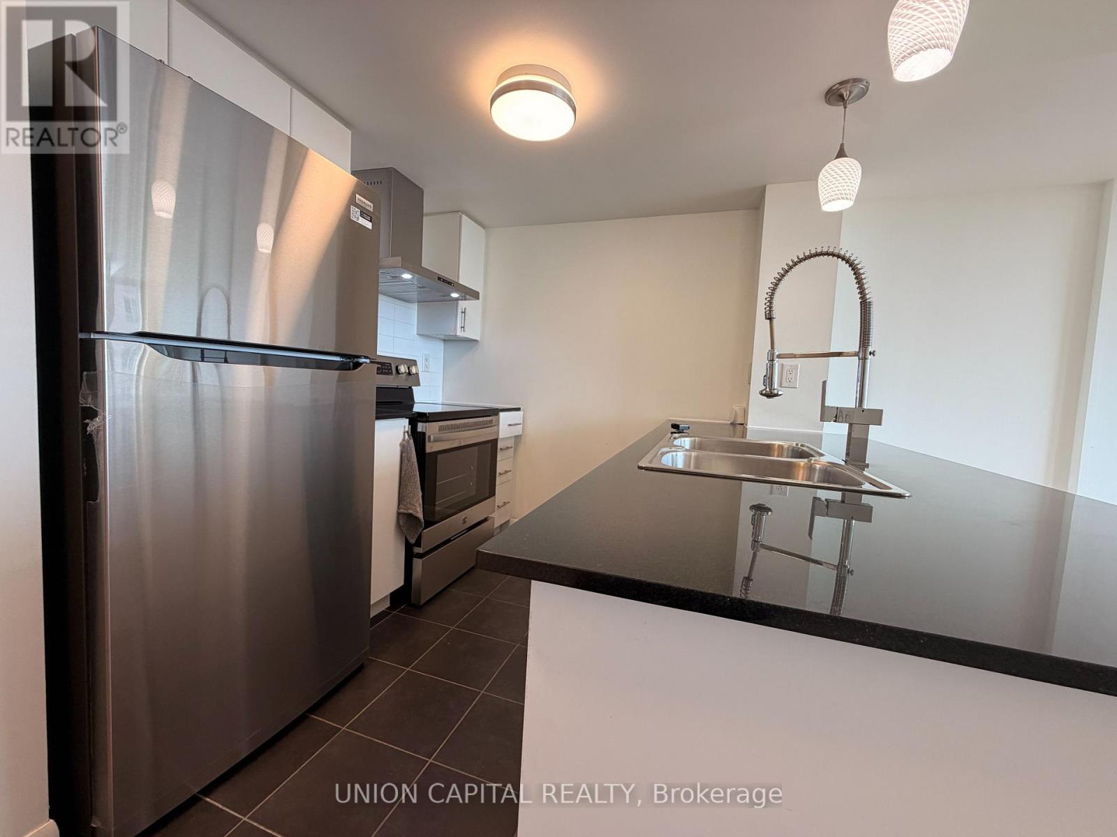 1807 - 25 Town Centre Court, Toronto, Ontario  M1P 0B4 - Photo 6 - E13628824