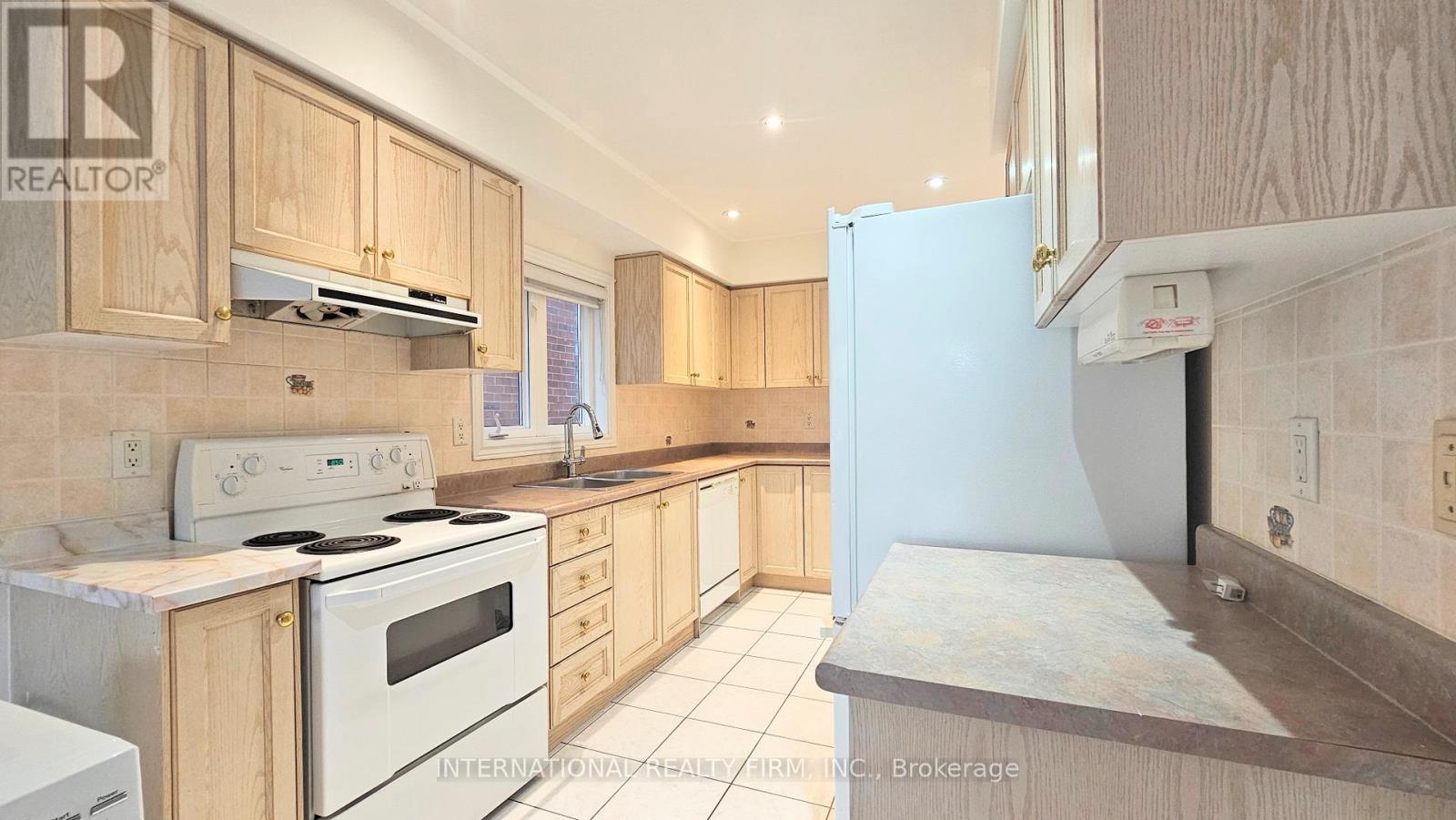 195 Warwick Crescent, Newmarket, Ontario  L3X 2S3 - Photo 6 - N13465844