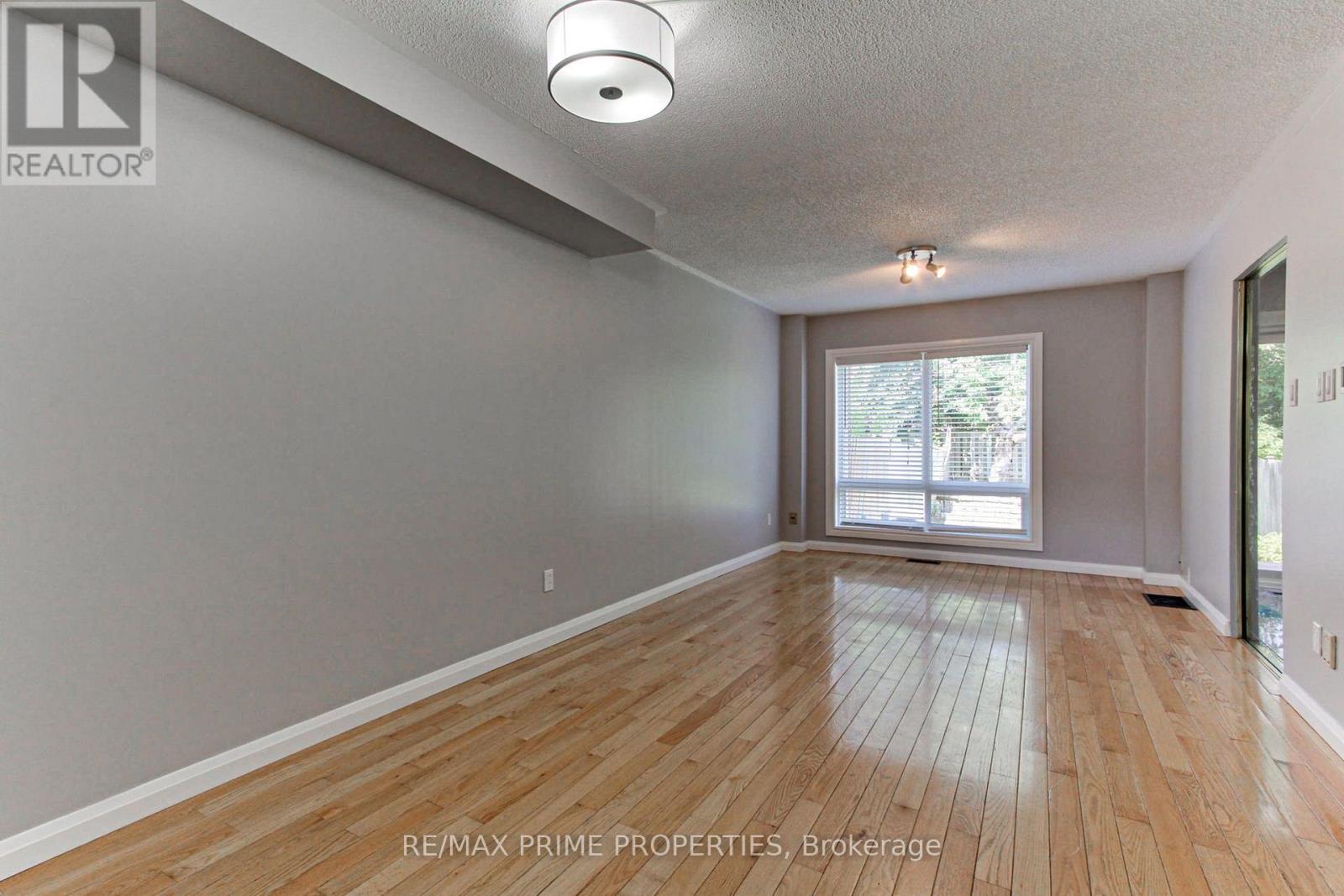 85 Lyfytt Crescent, Barrie, Ontario  L4N 7X5 - Photo 4 - S13628764