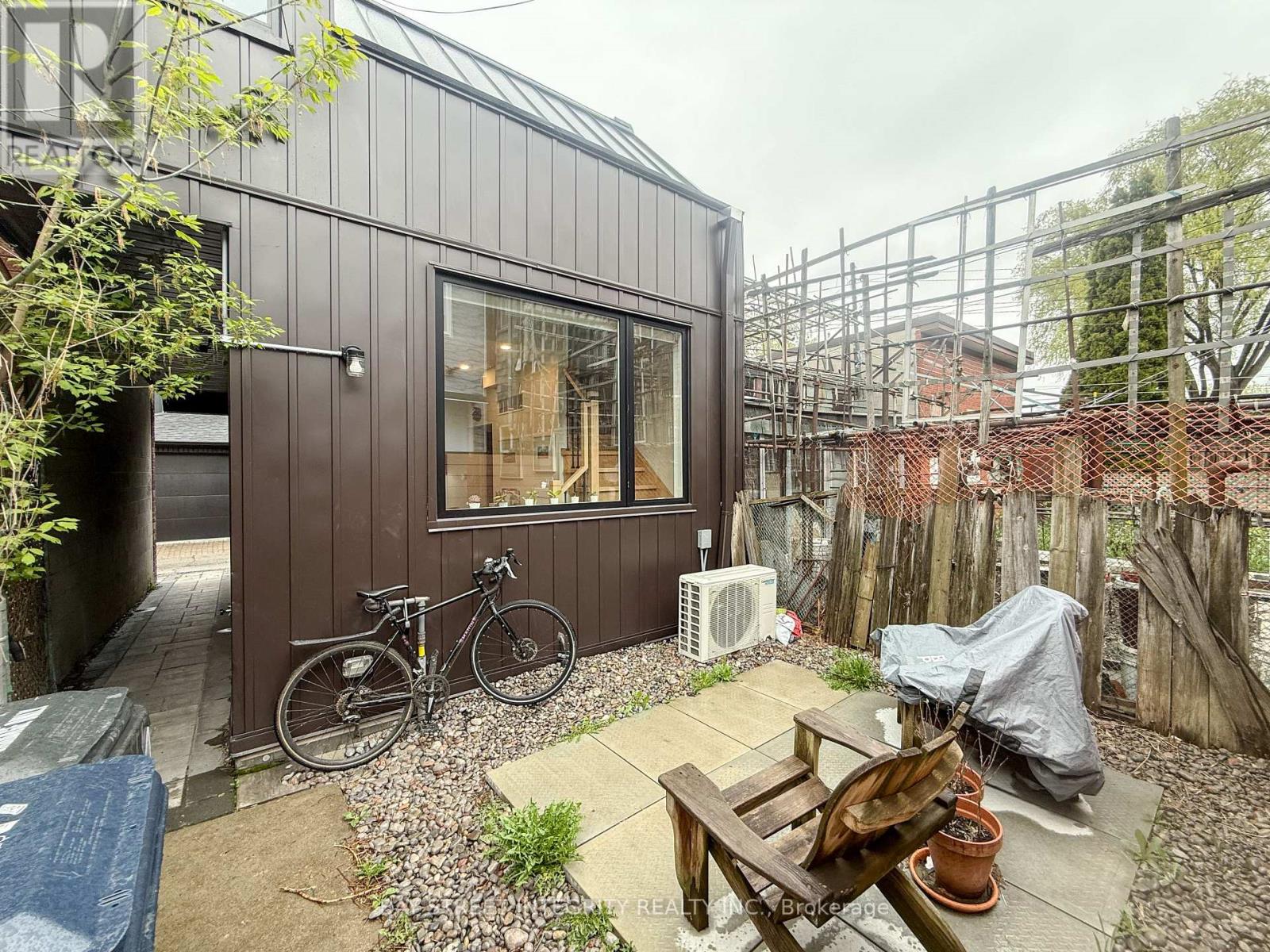LANEWAY - 598 CRAWFORD STREET, Toronto, Ontario