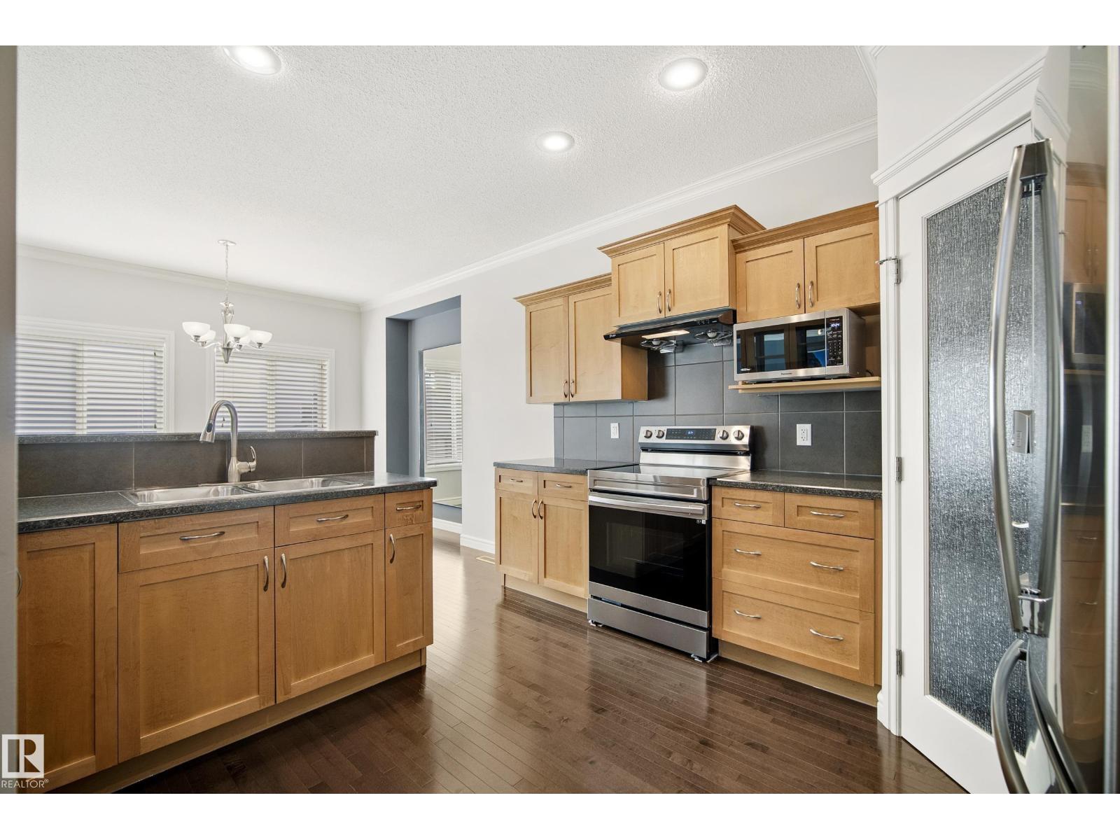8385 Shaske Cr NW, Edmonton, Alberta  T6R 0B4 - Photo 11 - E4501763