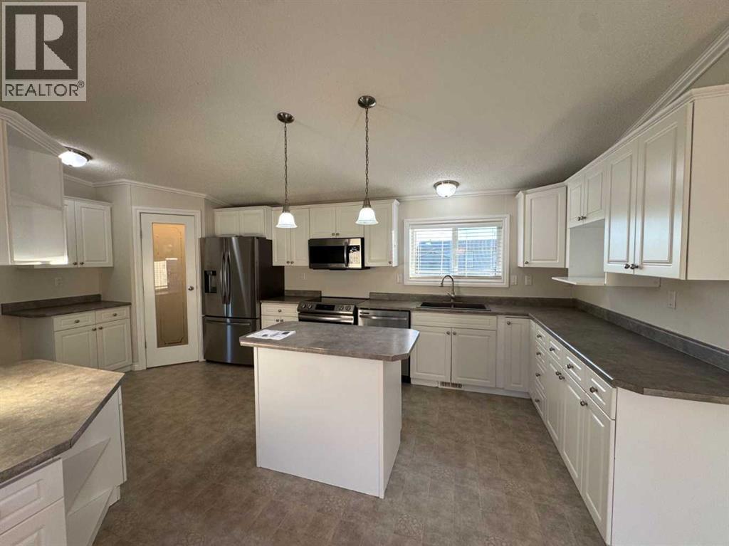 18 Mckay Place, Blackfalds, Alberta  T4M 0X5 - Photo 7 - A2331808