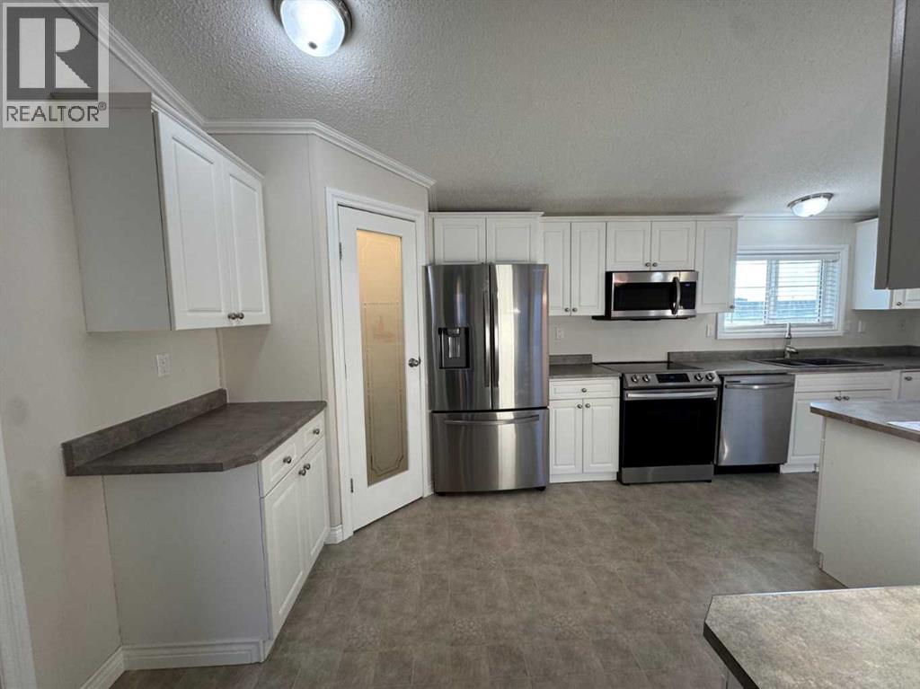 18 Mckay Place, Blackfalds, Alberta  T4M 0X5 - Photo 8 - A2331808