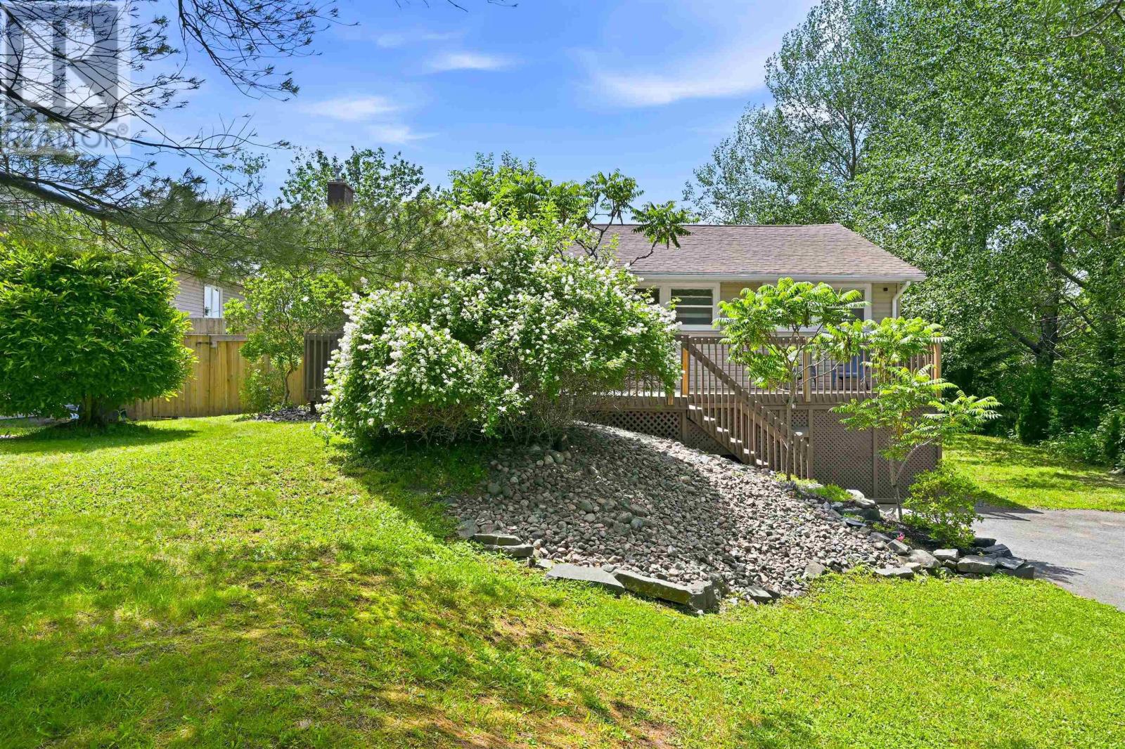 21 Lewis Drive, Bedford, Nova Scotia  B4B 1C1 - Photo 2 - 202616369