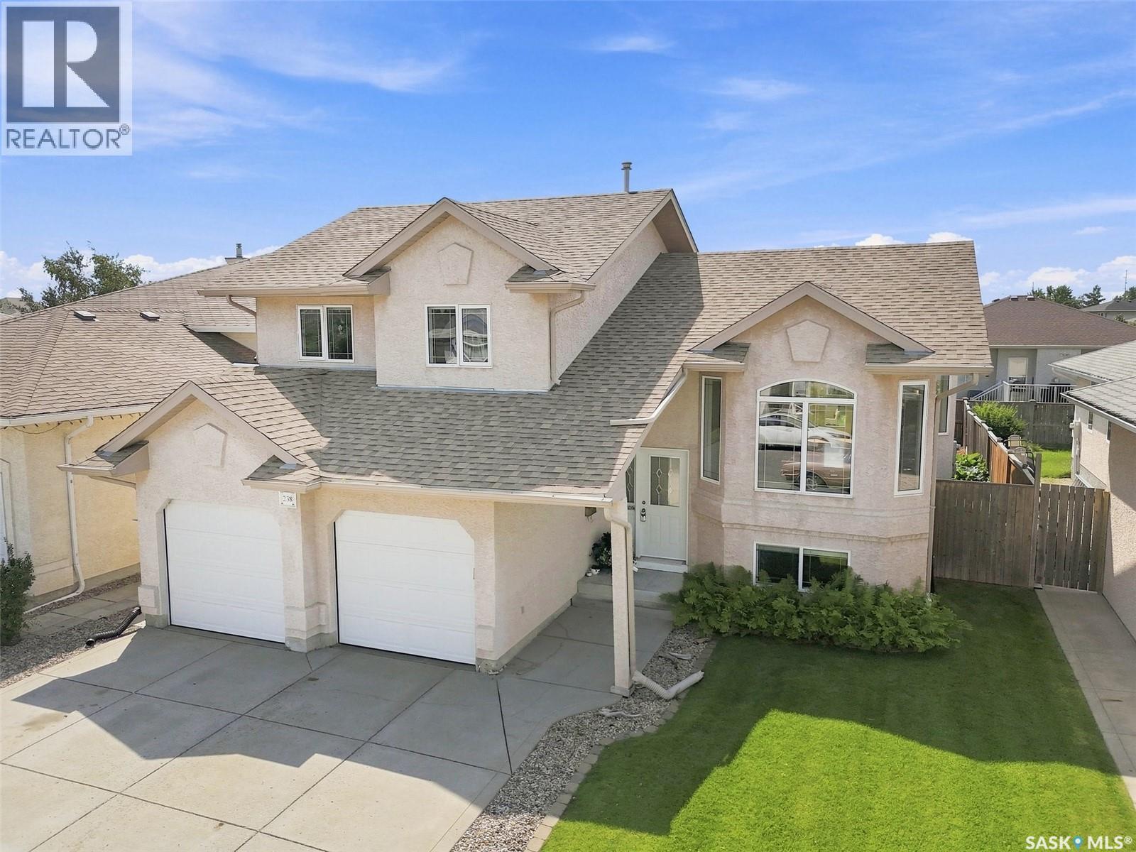 238 Blackburn Crescent, Saskatoon, Saskatchewan  S7V 1E9 - Photo 2 - SK044215