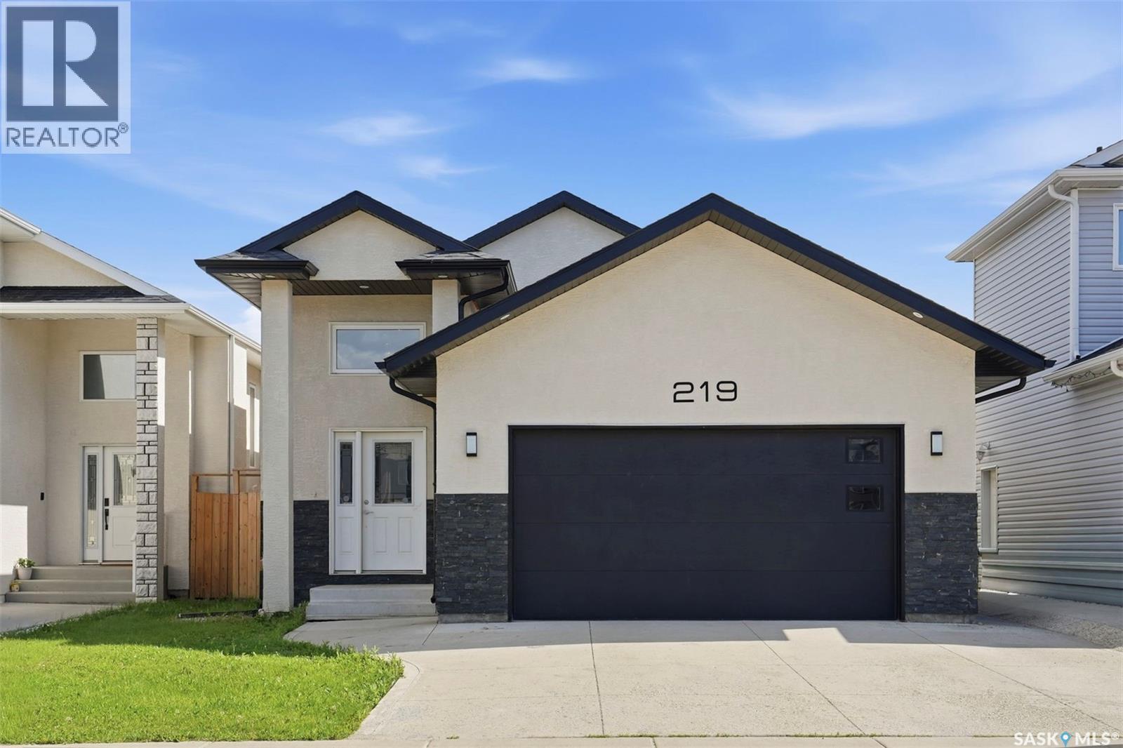 219 Ells Crescent, Saskatoon, Saskatchewan  S7L 6J4 - Photo 2 - SK041995