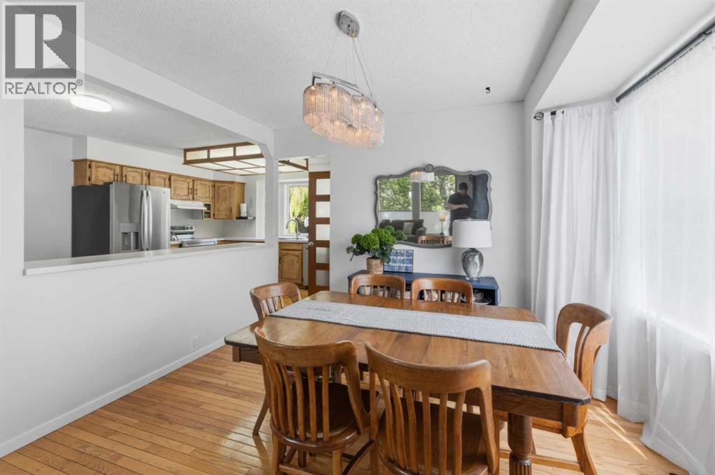 331 Queensland Circle SE, Calgary, Alberta  T2J 4E3 - Photo 12 - A2323397
