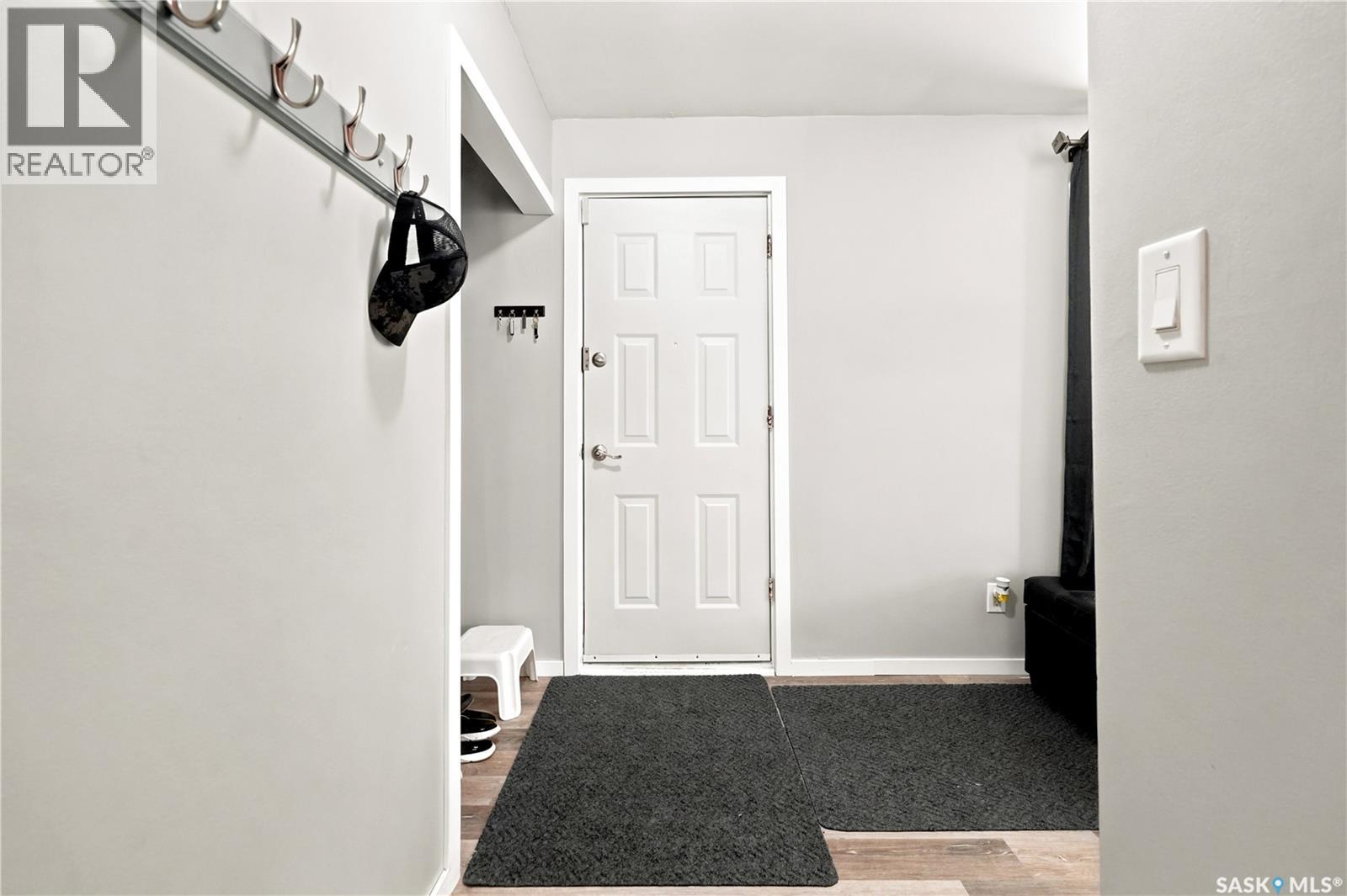 2816 Queen Street, Regina, Saskatchewan S4S 2E4 - Photo 2 - SK044286