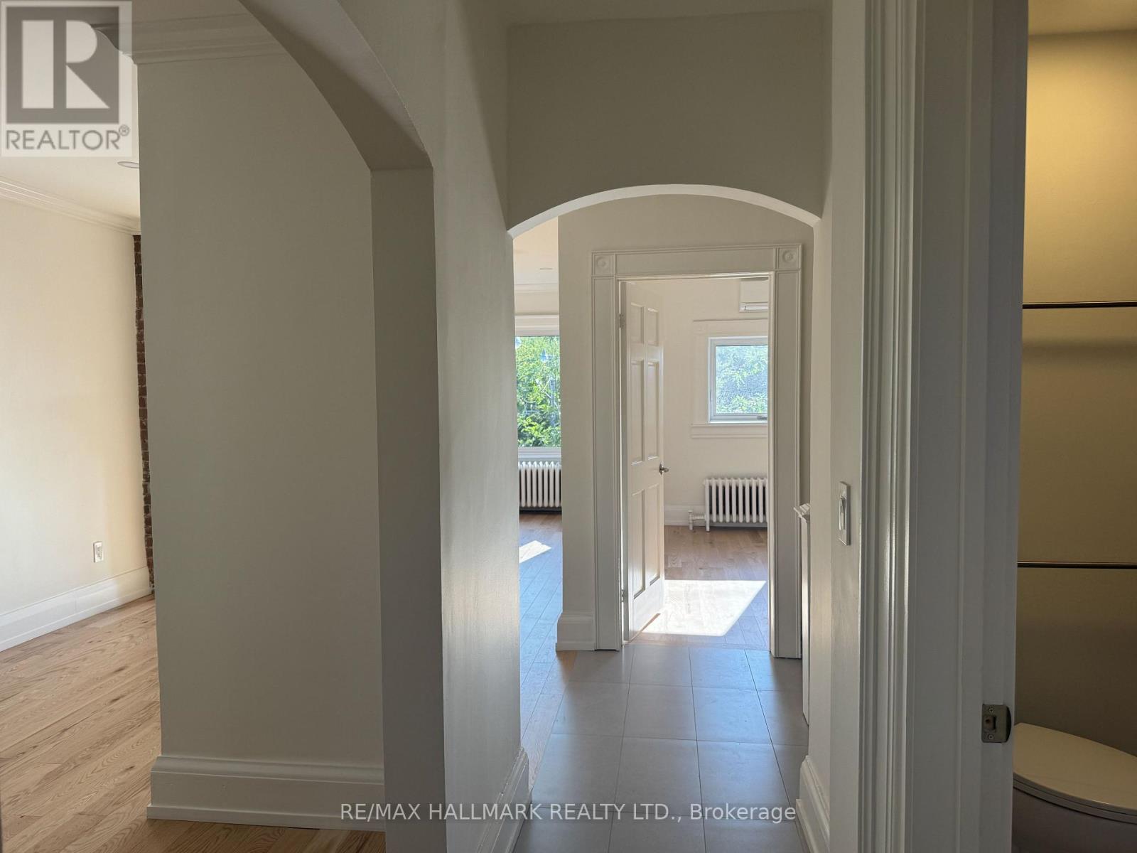 Upper - 553 Broadview Avenue, Toronto, Ontario  M4K 2N7 - Photo 11 - E13629028
