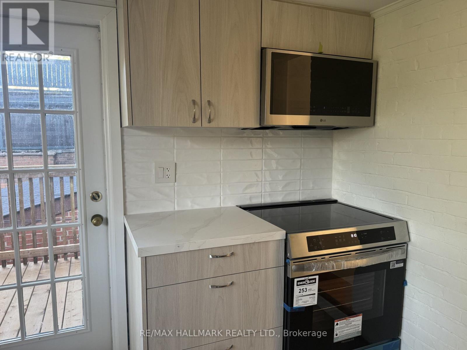 Upper - 553 Broadview Avenue, Toronto, Ontario  M4K 2N7 - Photo 16 - E13629028