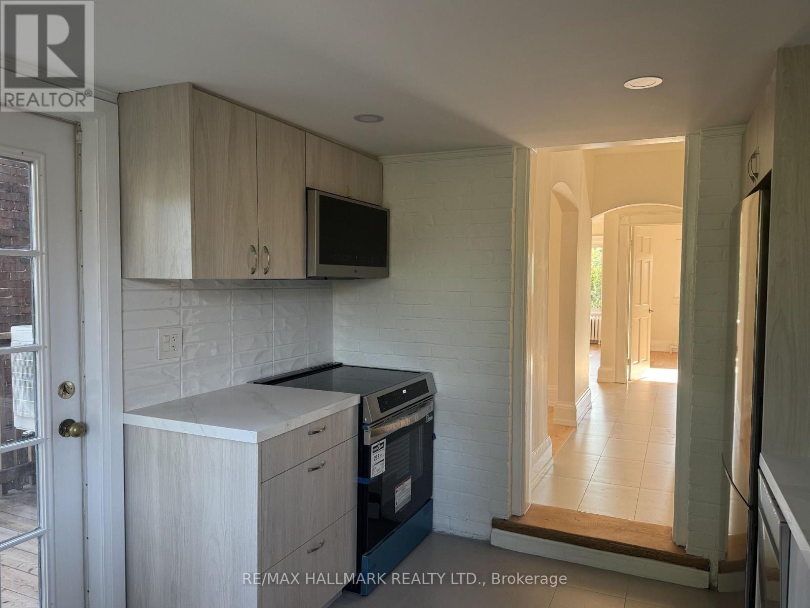 Upper - 553 Broadview Avenue, Toronto, Ontario  M4K 2N7 - Photo 18 - E13629028