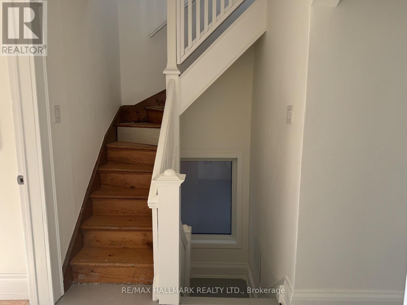 Upper - 553 Broadview Avenue, Toronto, Ontario  M4K 2N7 - Photo 22 - E13629028