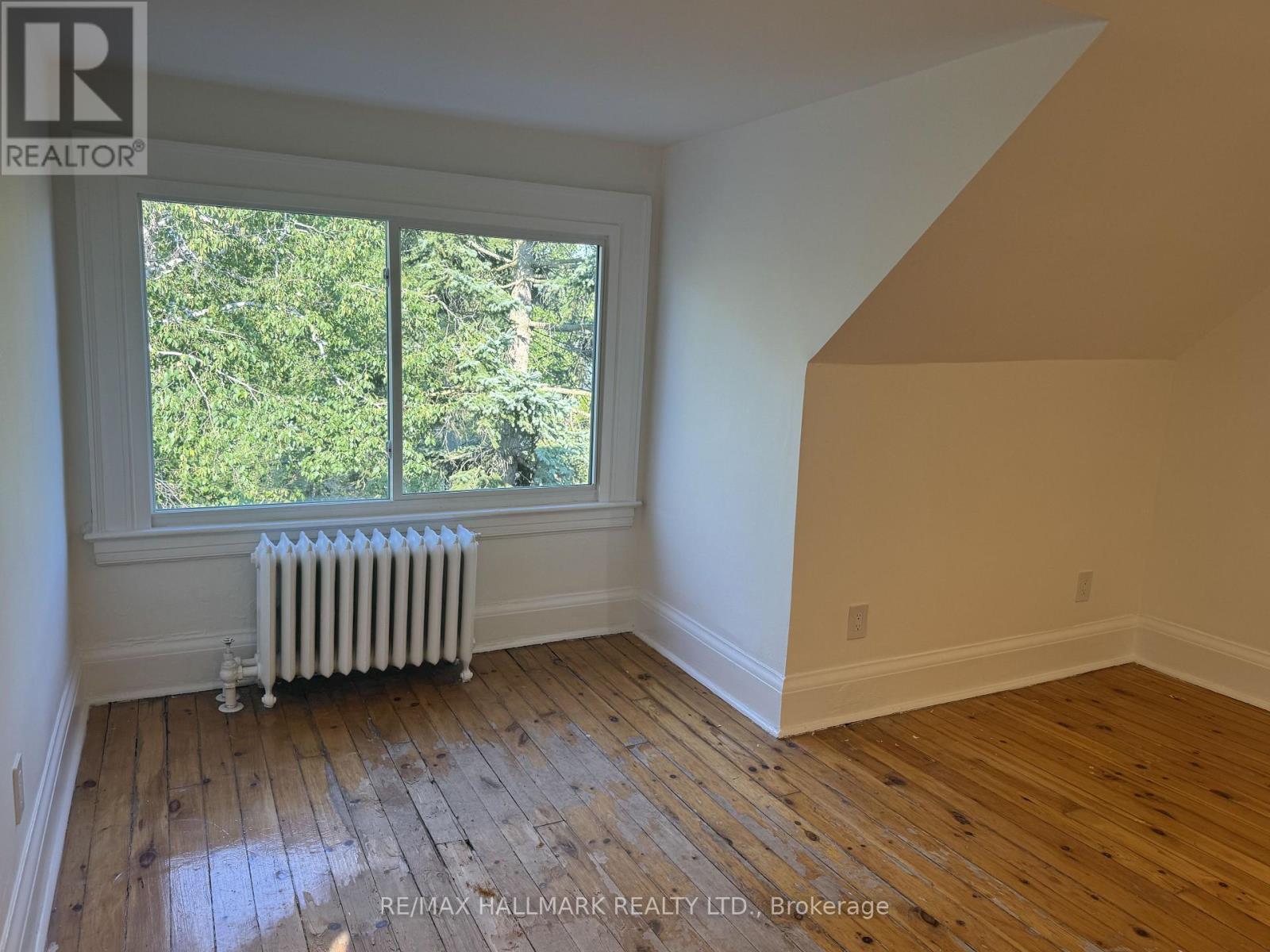 Upper - 553 Broadview Avenue, Toronto, Ontario  M4K 2N7 - Photo 23 - E13629028