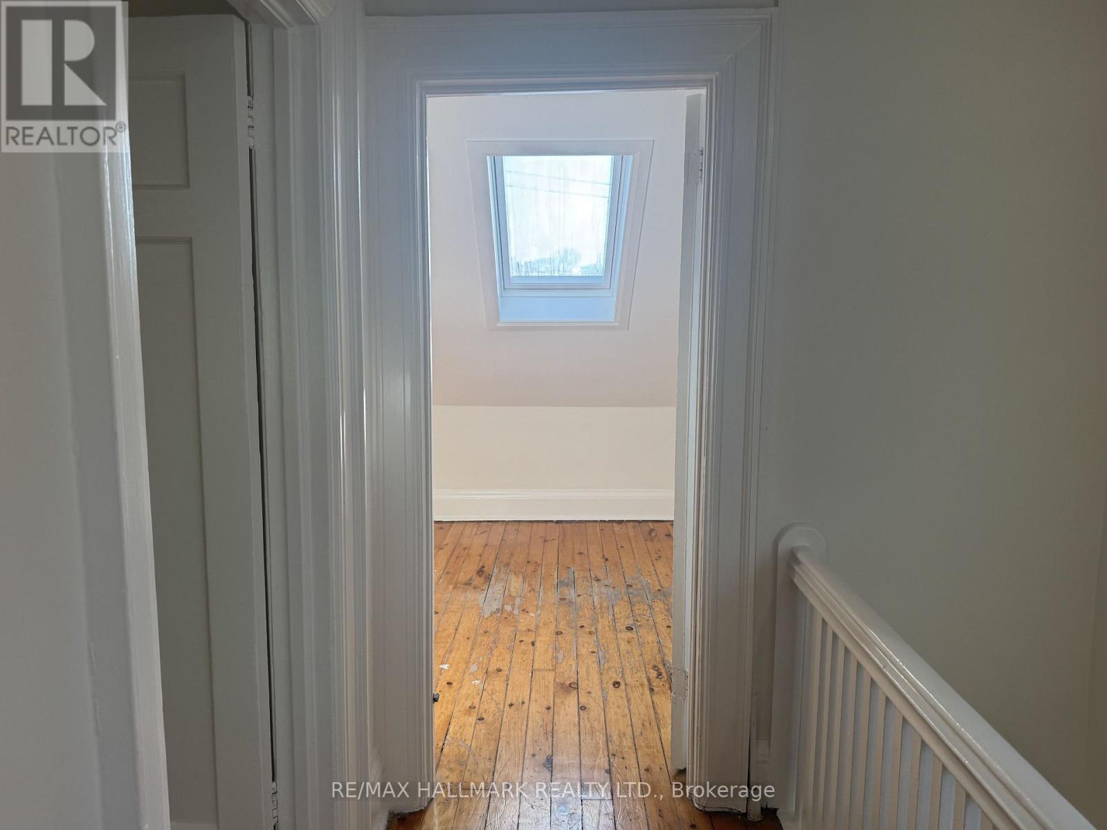 Upper - 553 Broadview Avenue, Toronto, Ontario  M4K 2N7 - Photo 25 - E13629028
