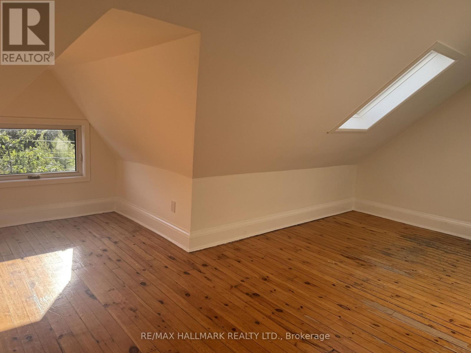 Upper - 553 Broadview Avenue, Toronto, Ontario  M4K 2N7 - Photo 28 - E13629028