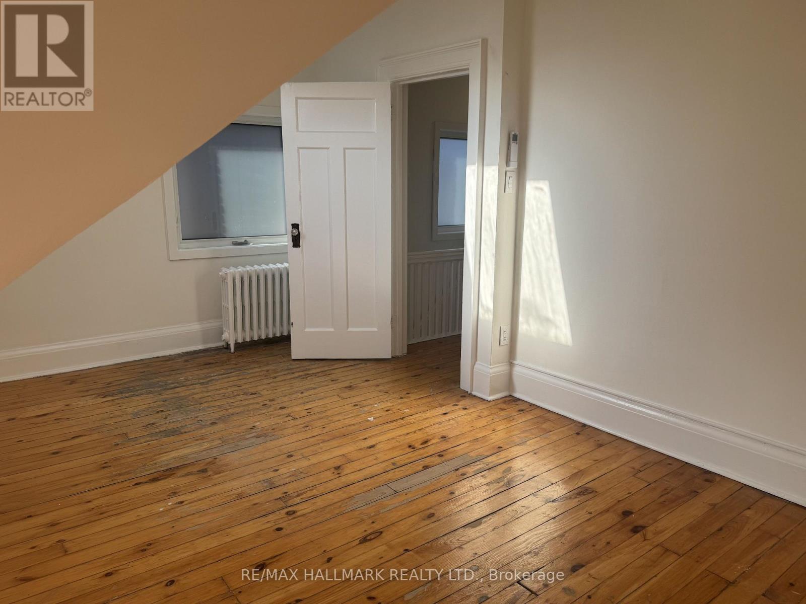 Upper - 553 Broadview Avenue, Toronto, Ontario  M4K 2N7 - Photo 29 - E13629028