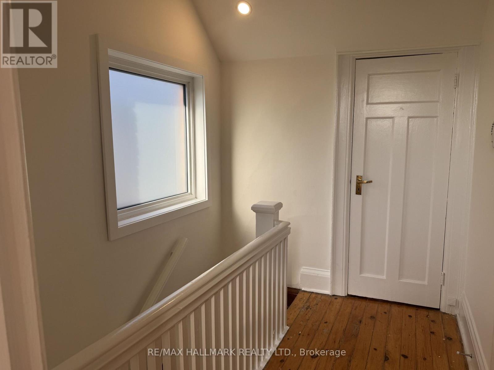 Upper - 553 Broadview Avenue, Toronto, Ontario  M4K 2N7 - Photo 30 - E13629028