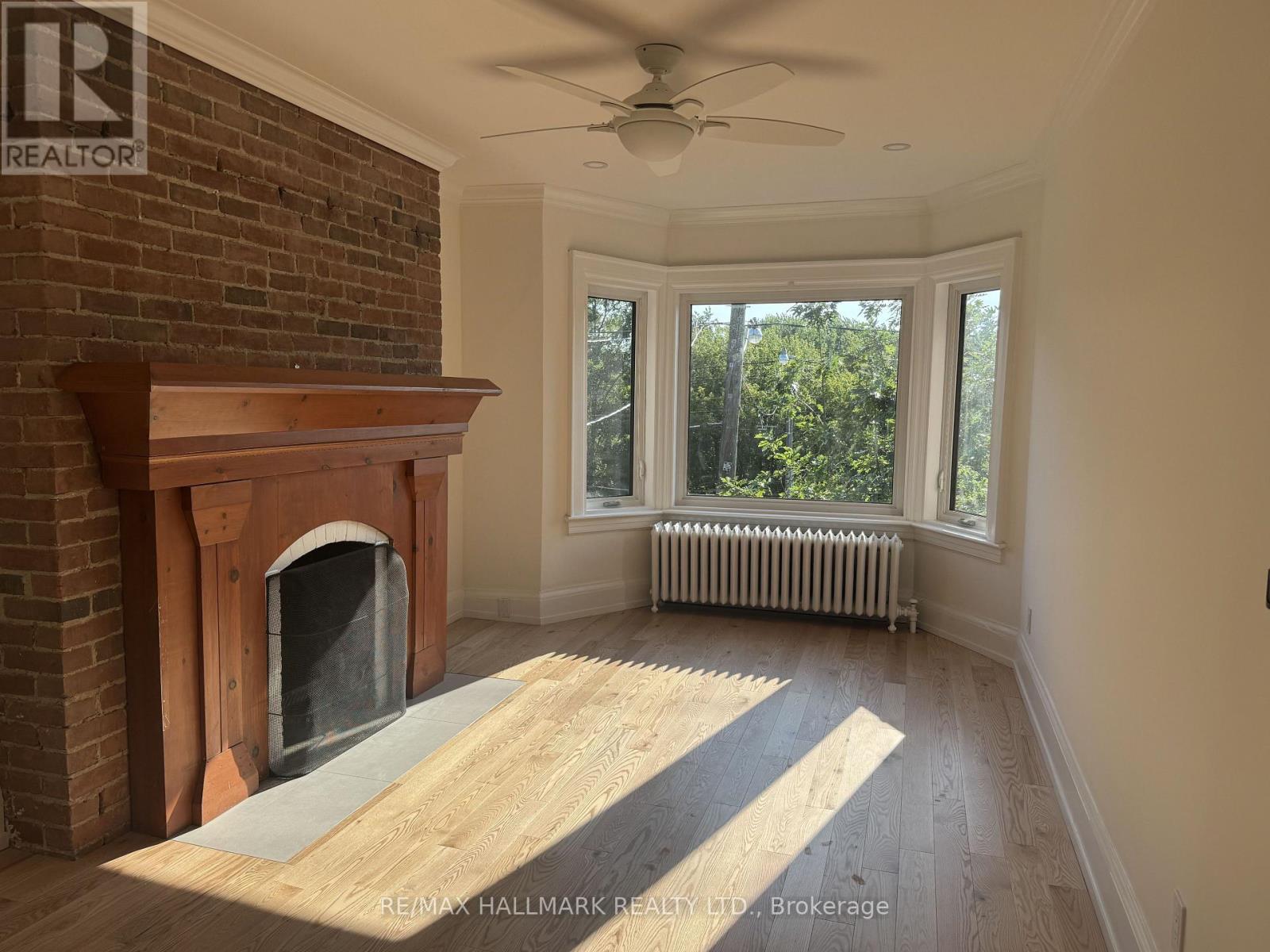 Upper - 553 Broadview Avenue, Toronto, Ontario  M4K 2N7 - Photo 6 - E13629028