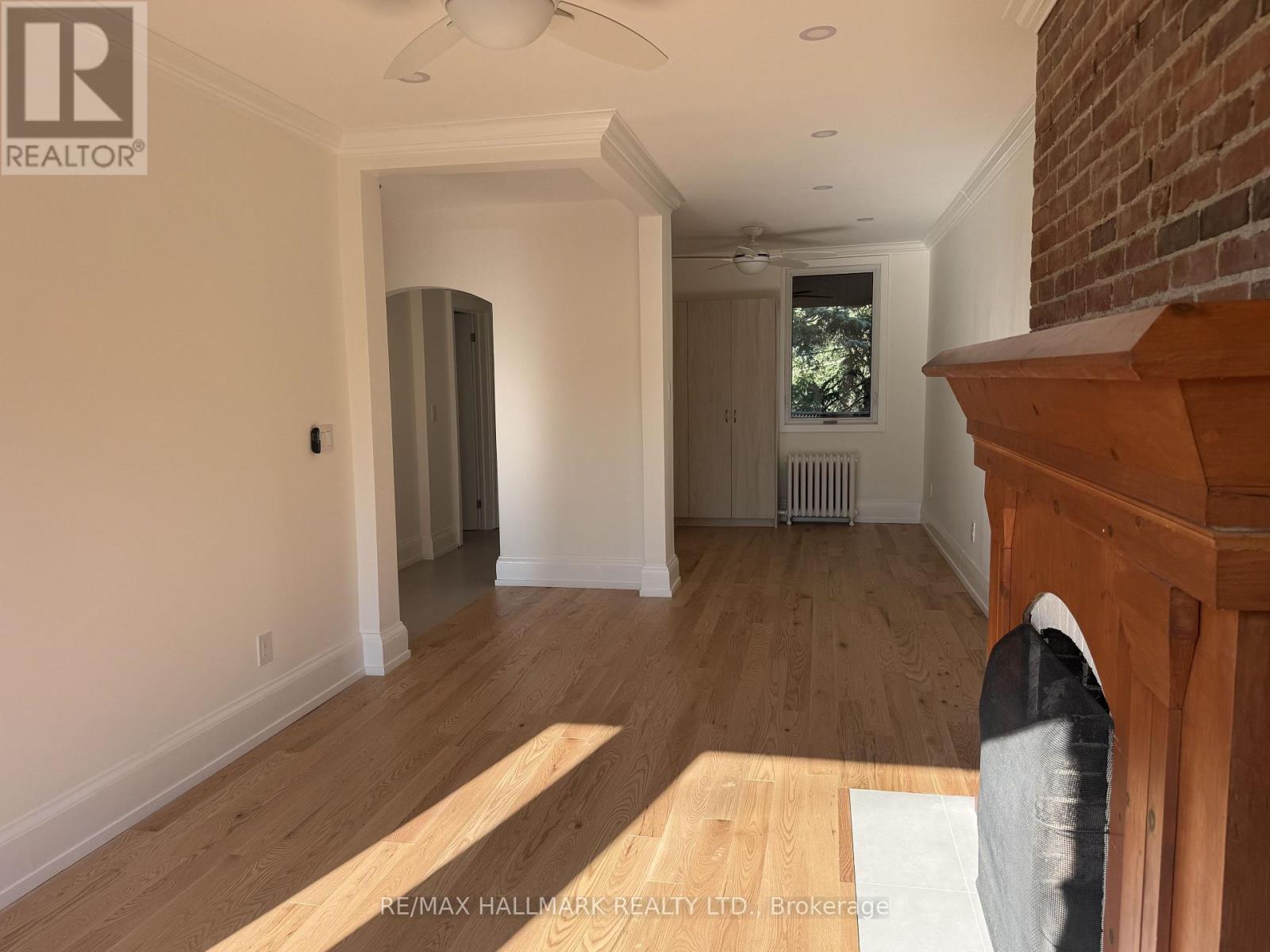 Upper - 553 Broadview Avenue, Toronto, Ontario  M4K 2N7 - Photo 7 - E13629028